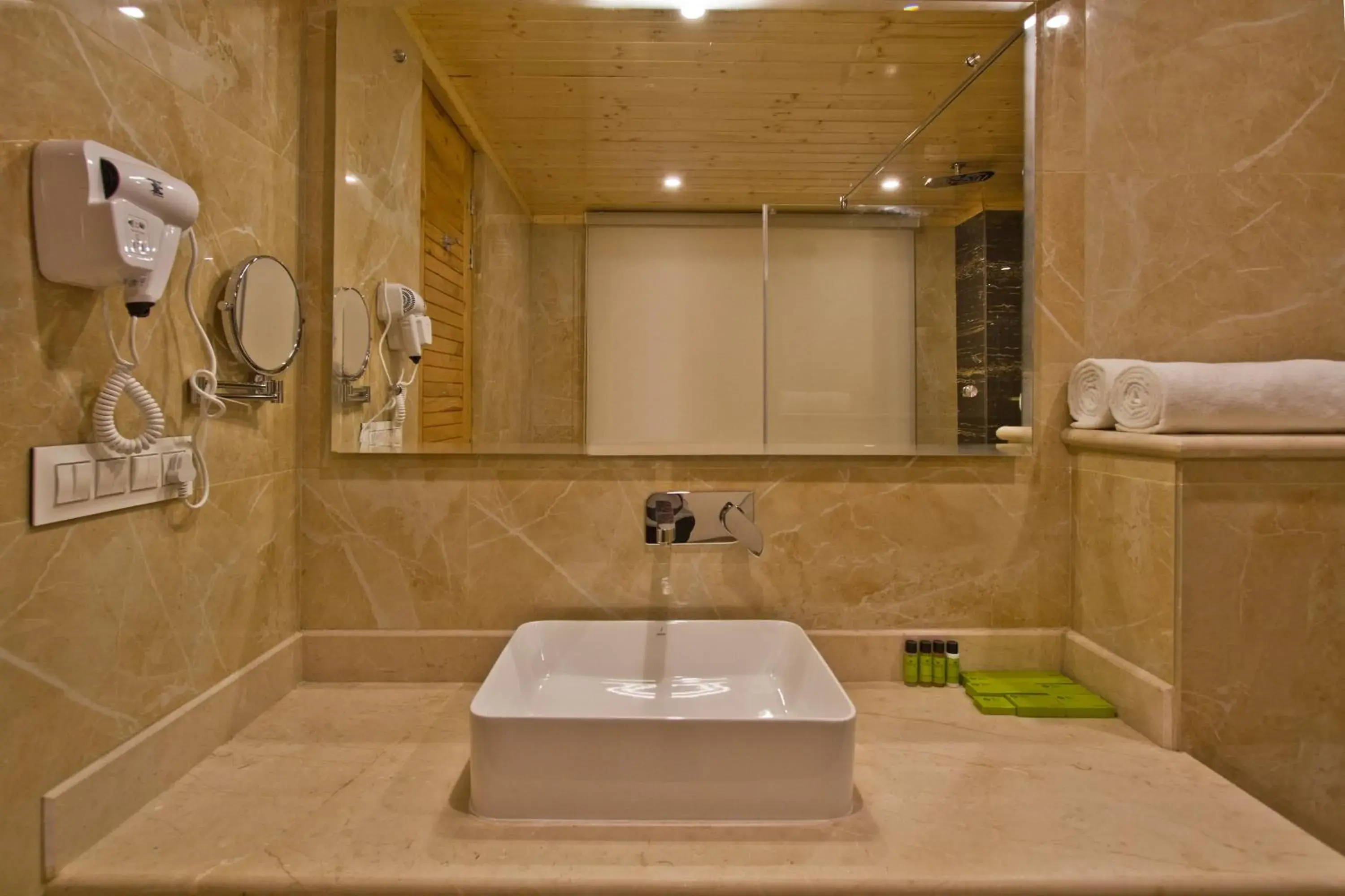 Balkon Room in The Holiday Villa Resorts & Spa Balkon Room in The Holiday Villa Resorts & Spa
