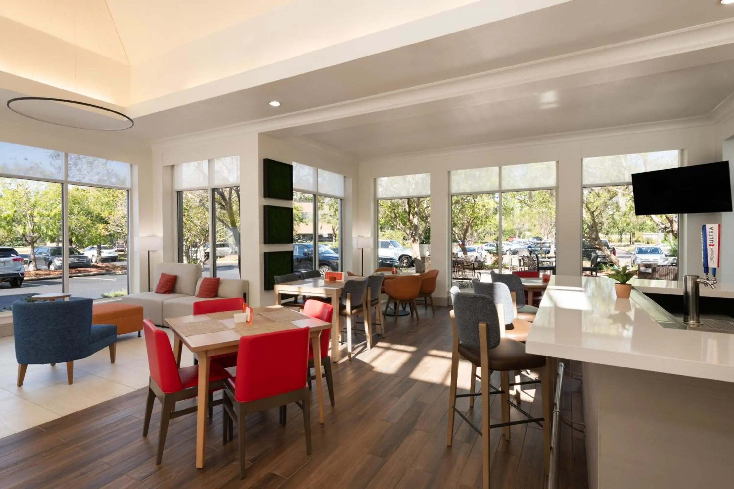 Lounge or bar in Hilton Garden Inn Tallahassee Lounge or bar in Hilton Garden Inn Tallahassee