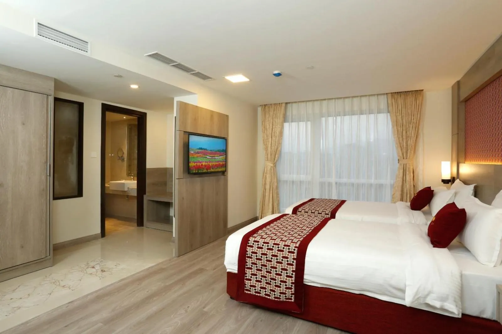 View (from property/room), Bed in Hotel Crowne Imperial