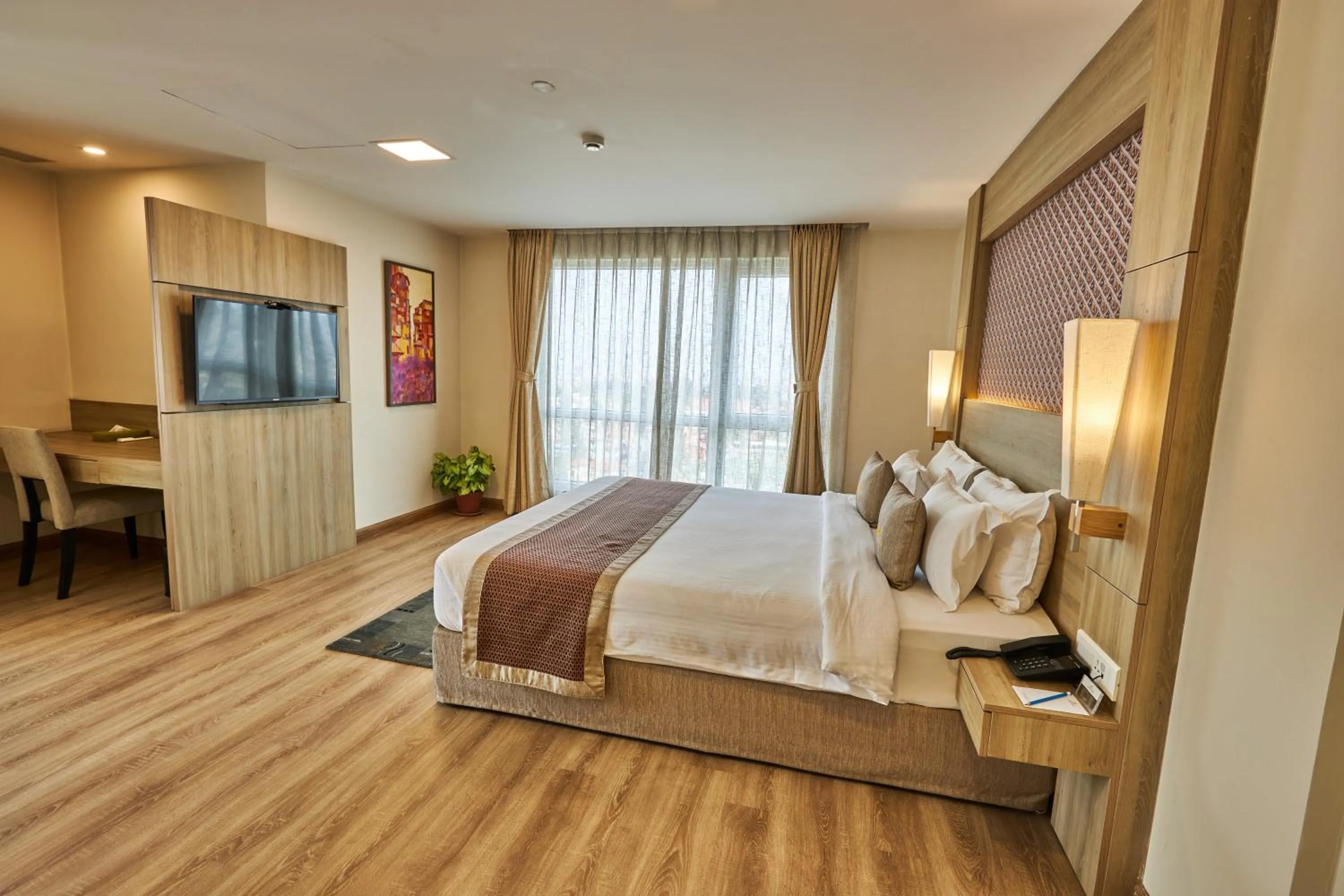 Bedroom, Bed in Hotel Crowne Imperial