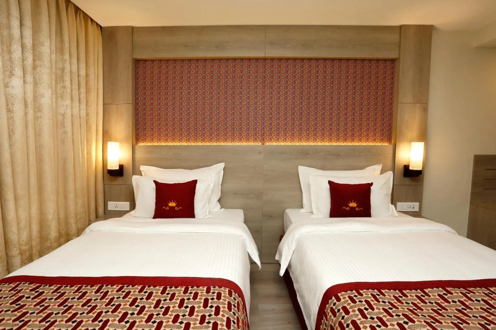 Bed in Hotel Crowne Imperial