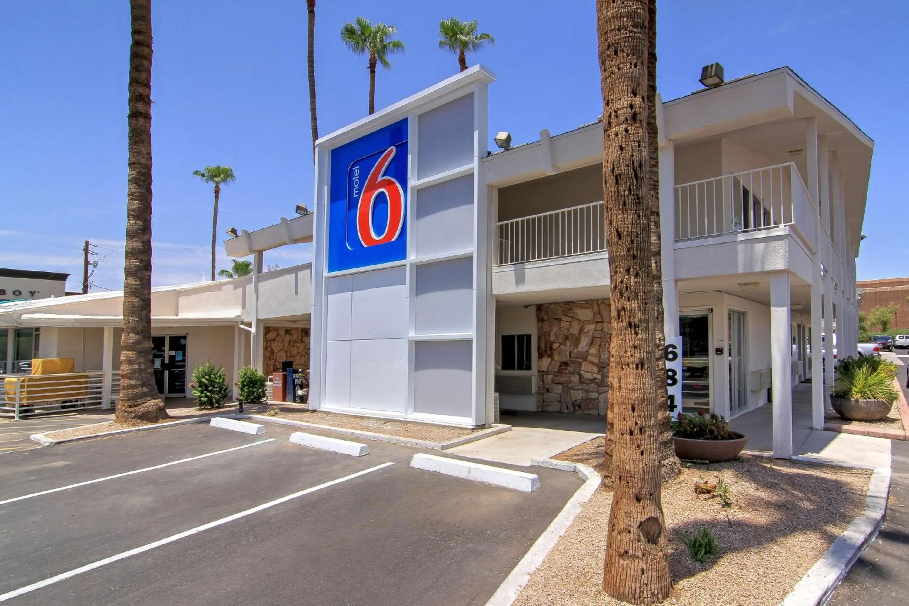 Property building in Motel 6 Old town Scottsdale Fashion Square