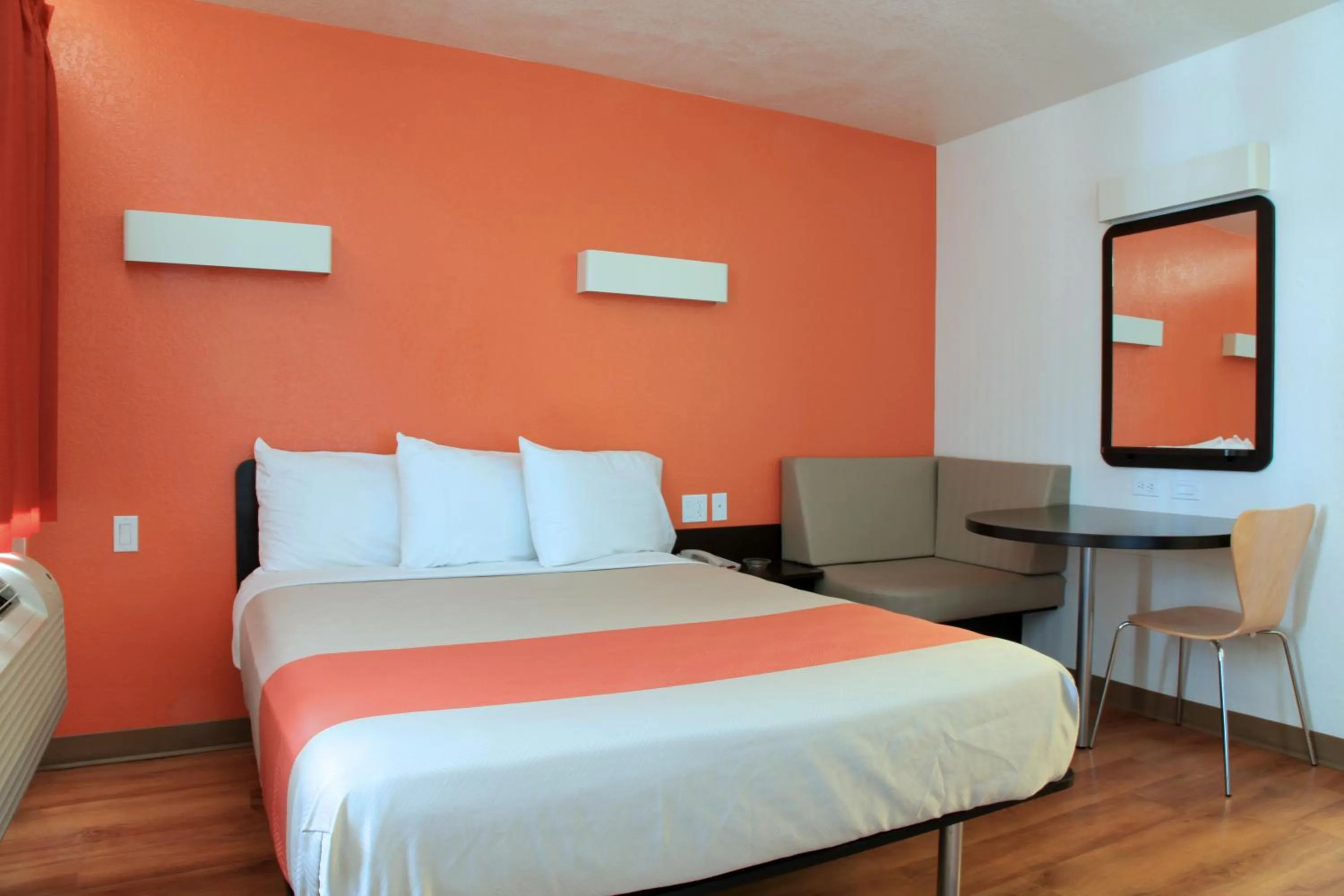 Bed in Motel 6 Old town Scottsdale Fashion Square