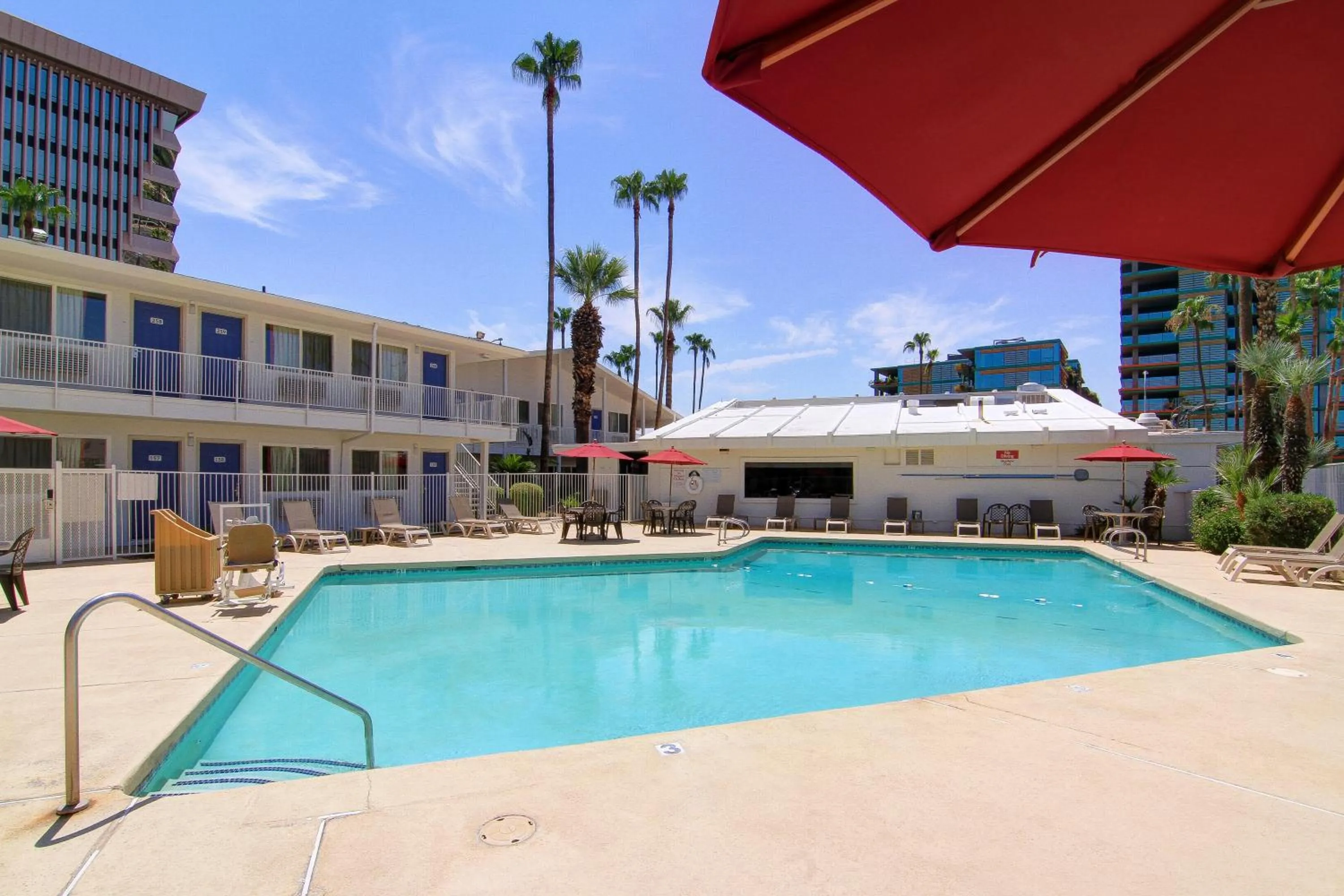 Swimming pool in Motel 6 Old town Scottsdale Fashion Square