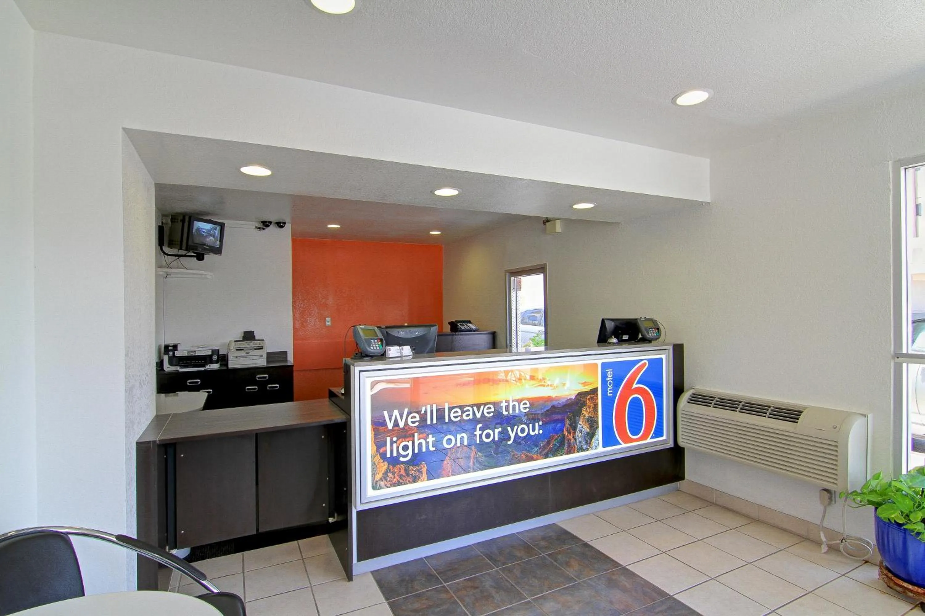 Lobby or reception in Motel 6 Old town Scottsdale Fashion Square