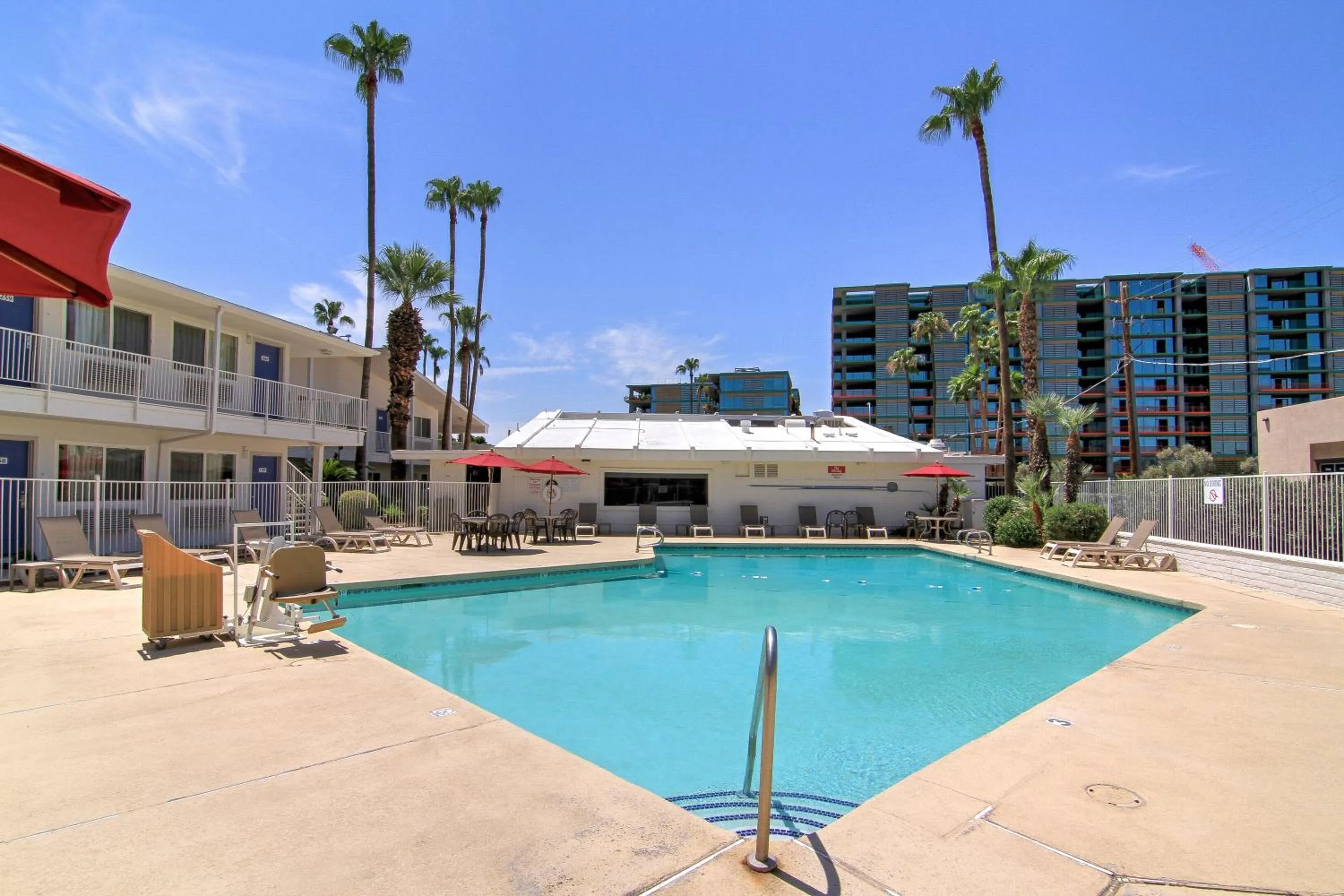 Swimming pool in Motel 6 Old town Scottsdale Fashion Square