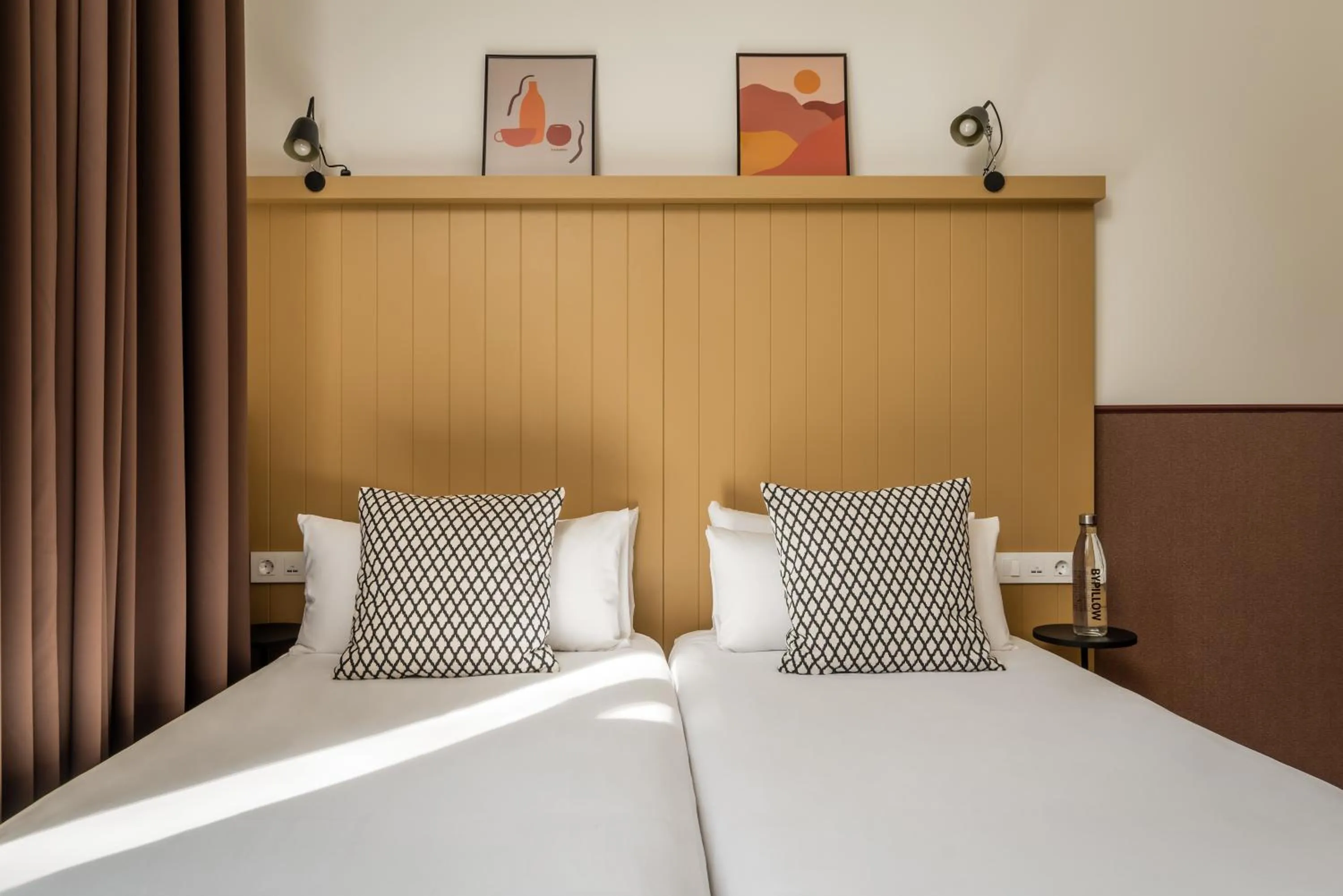 Bed in BYPILLOW Ramblas