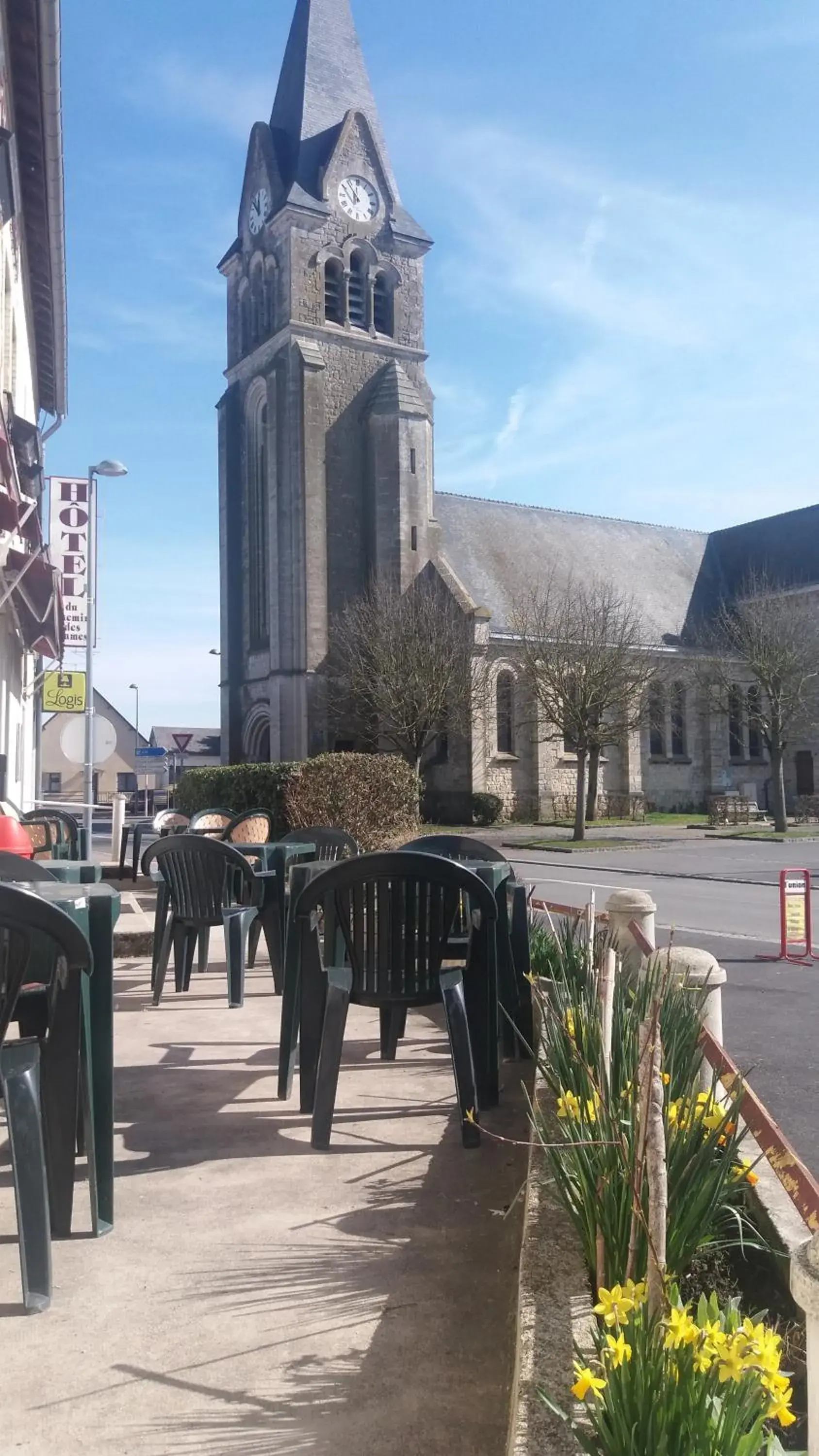 Triple Room in Logis Hôtel & Restaurant du Chemin des Dames Triple Room in Logis Hôtel & Restaurant du Chemin des Dames