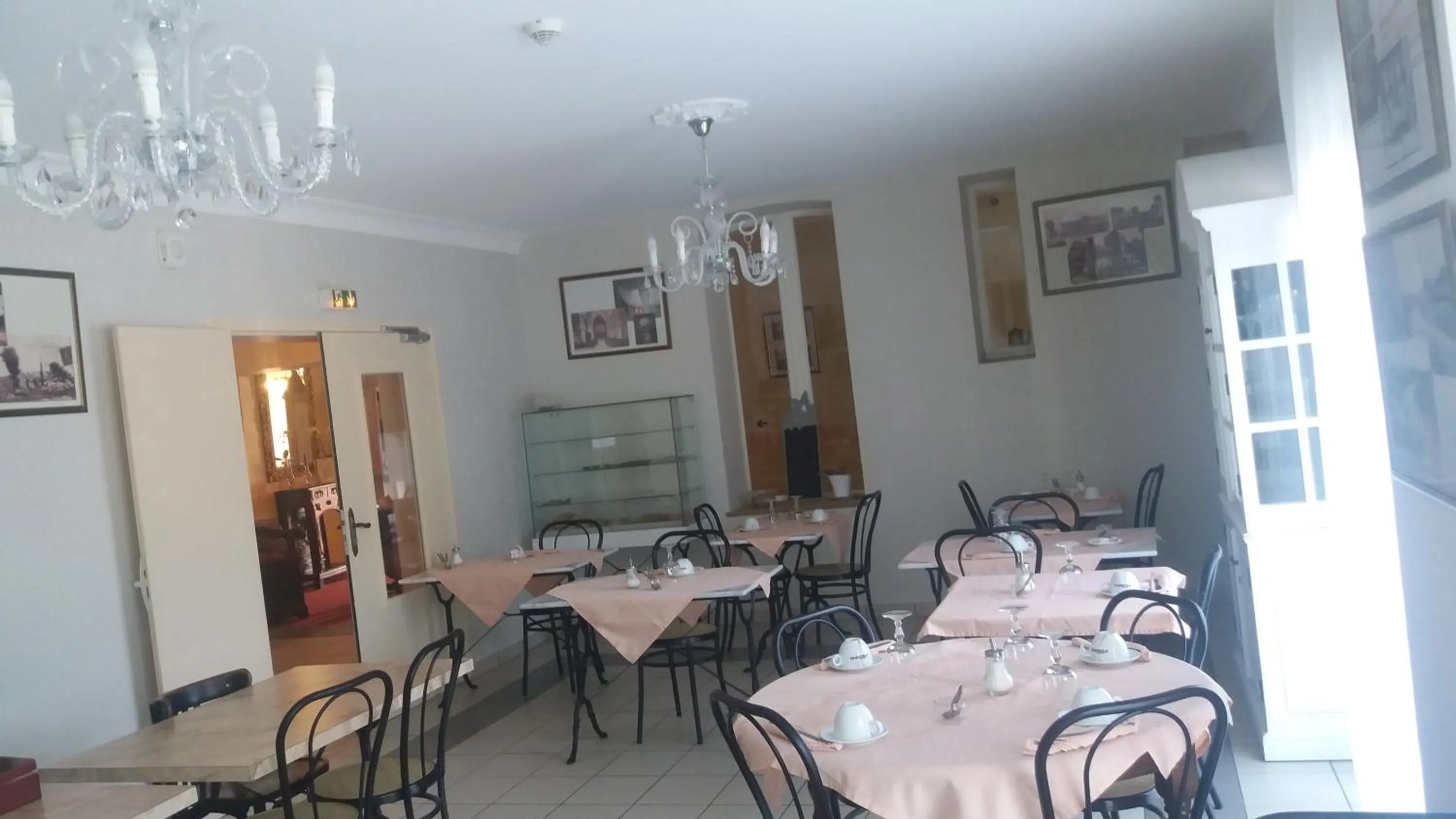 Breakfast in Logis Hôtel & Restaurant du Chemin des Dames