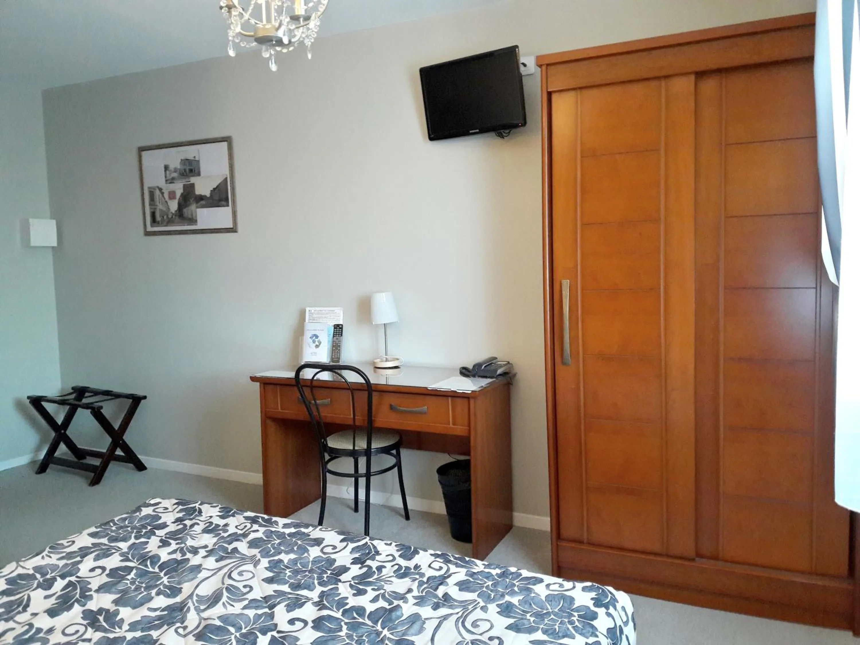 Bed in Logis Hôtel & Restaurant du Chemin des Dames