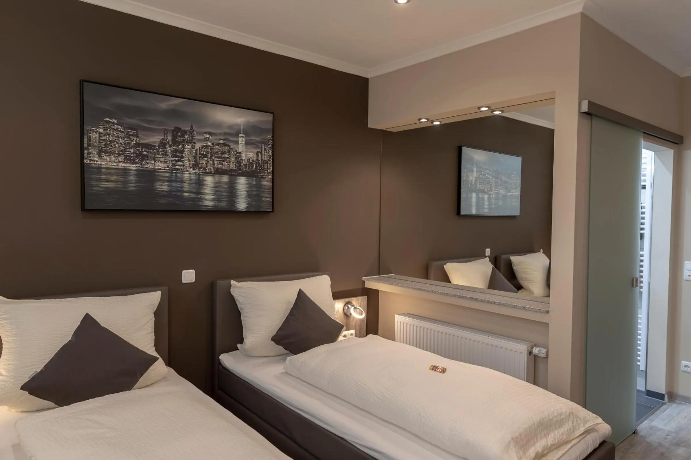 Photo of the whole room, Bed in Mey Hotel