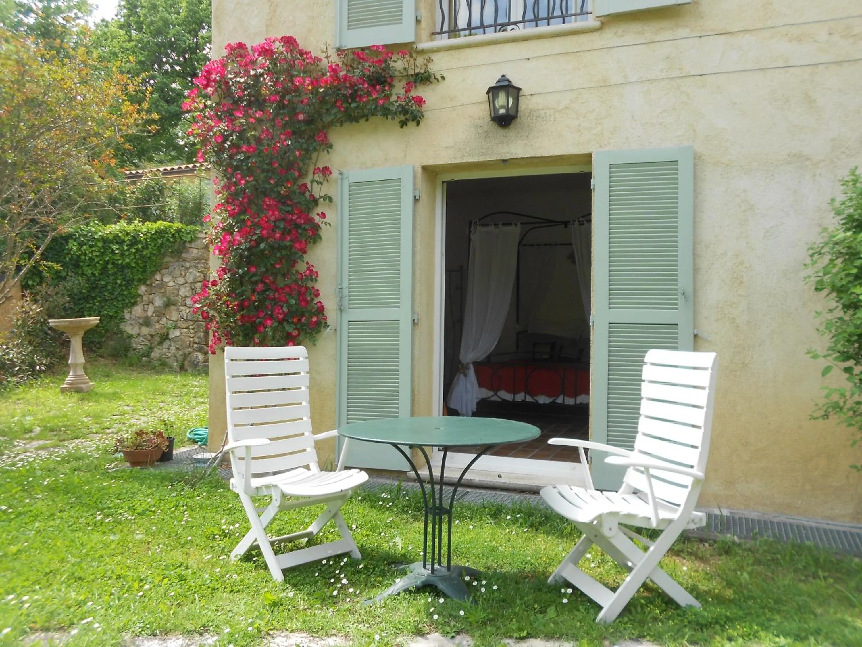 Garden view in Le Mas de FRAYERE