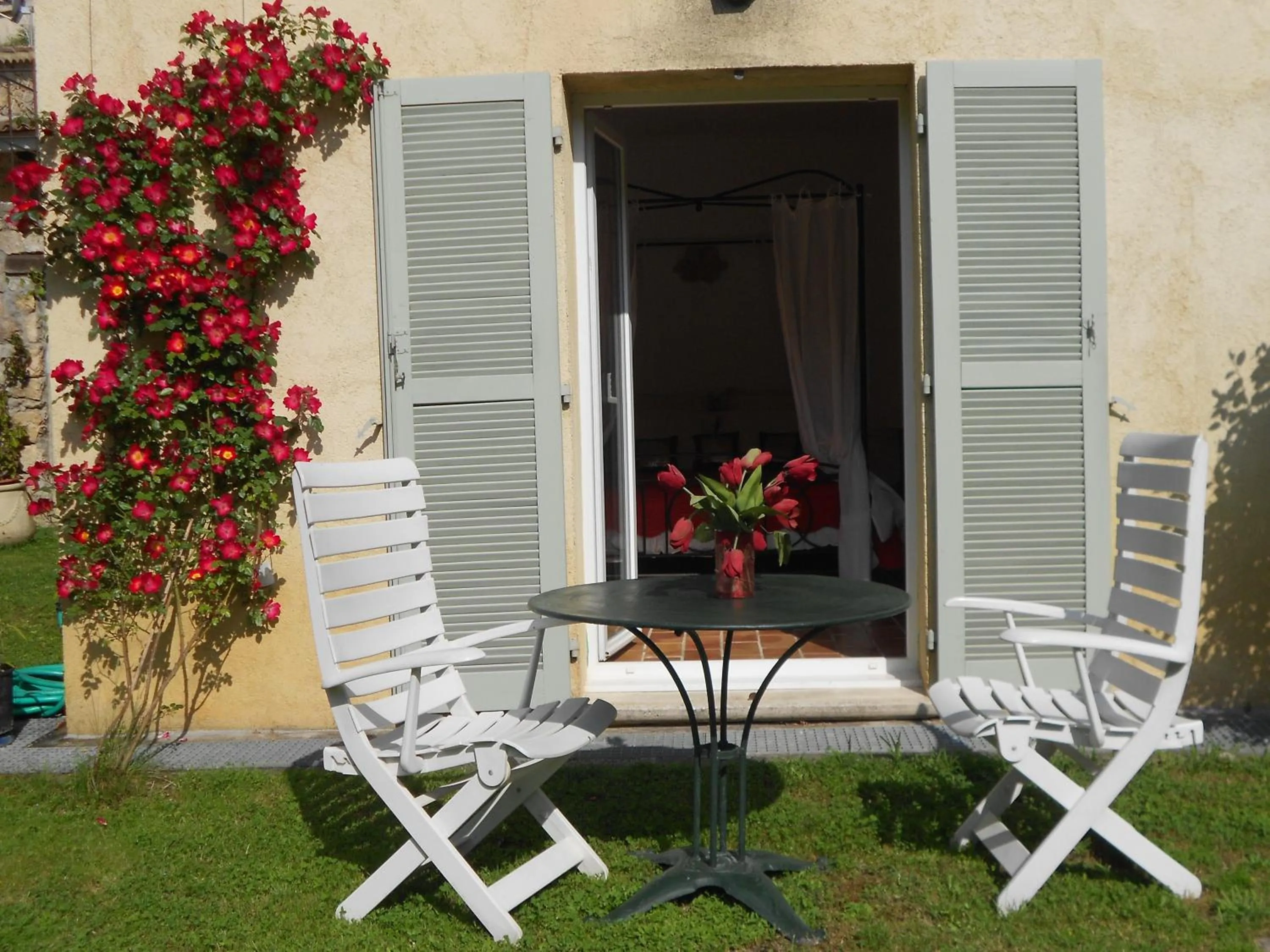 Garden view in Le Mas de FRAYERE