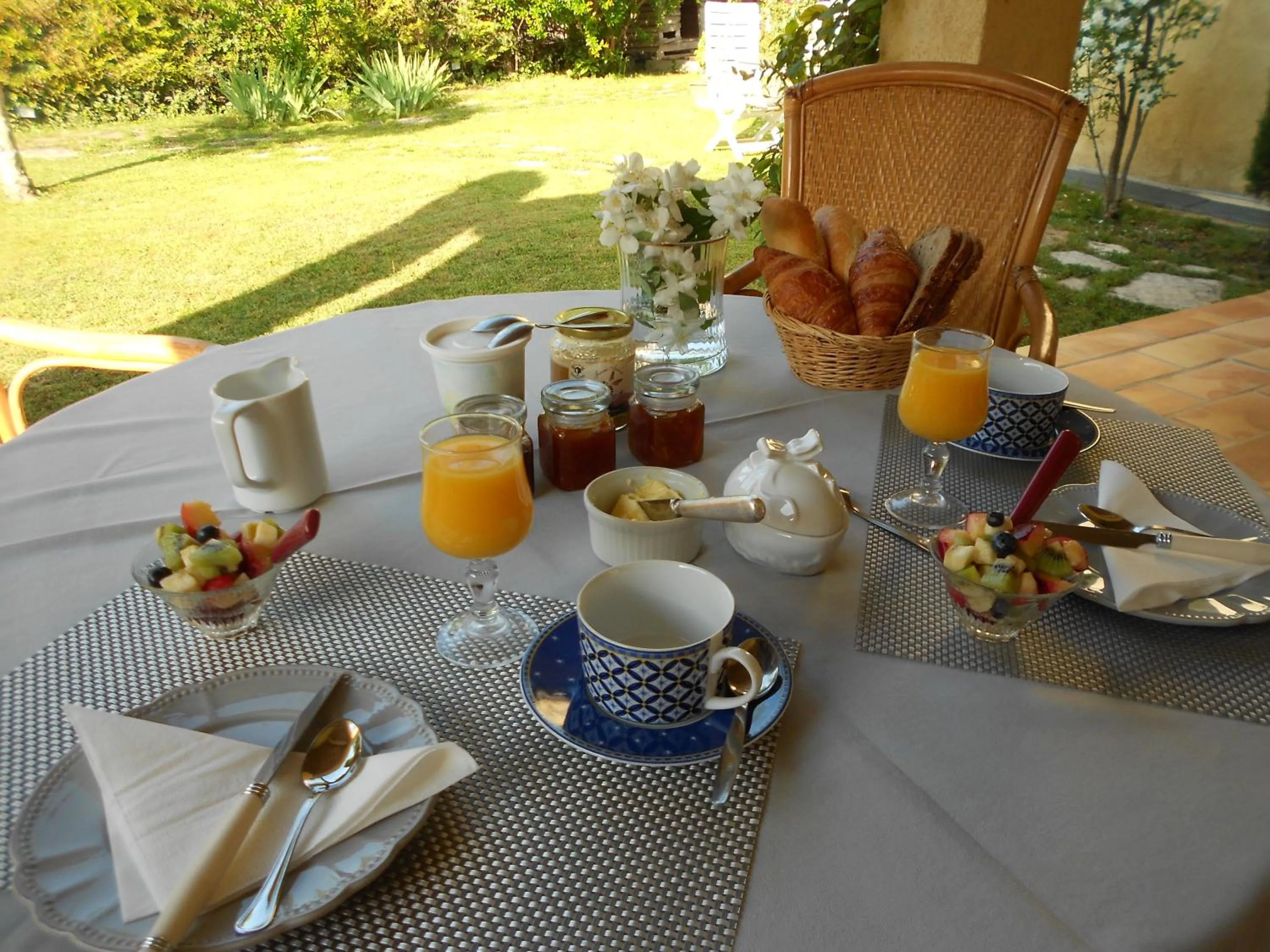 Continental breakfast in Le Mas de FRAYERE
