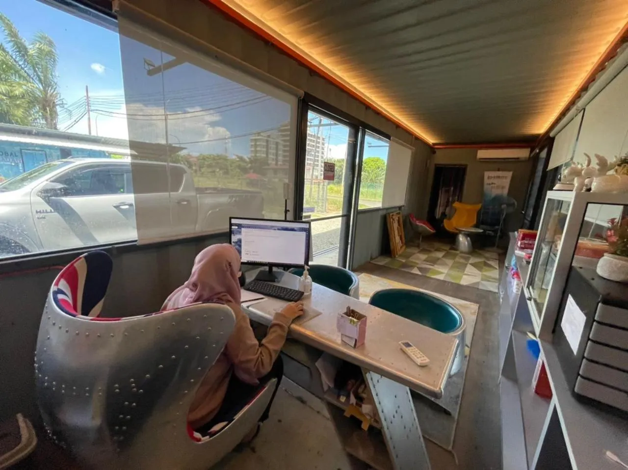 Text overlay in 7 Inn Semporna