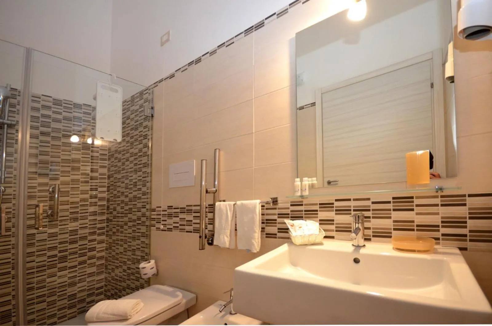 Shower in Trigrana Vacanze Hotel