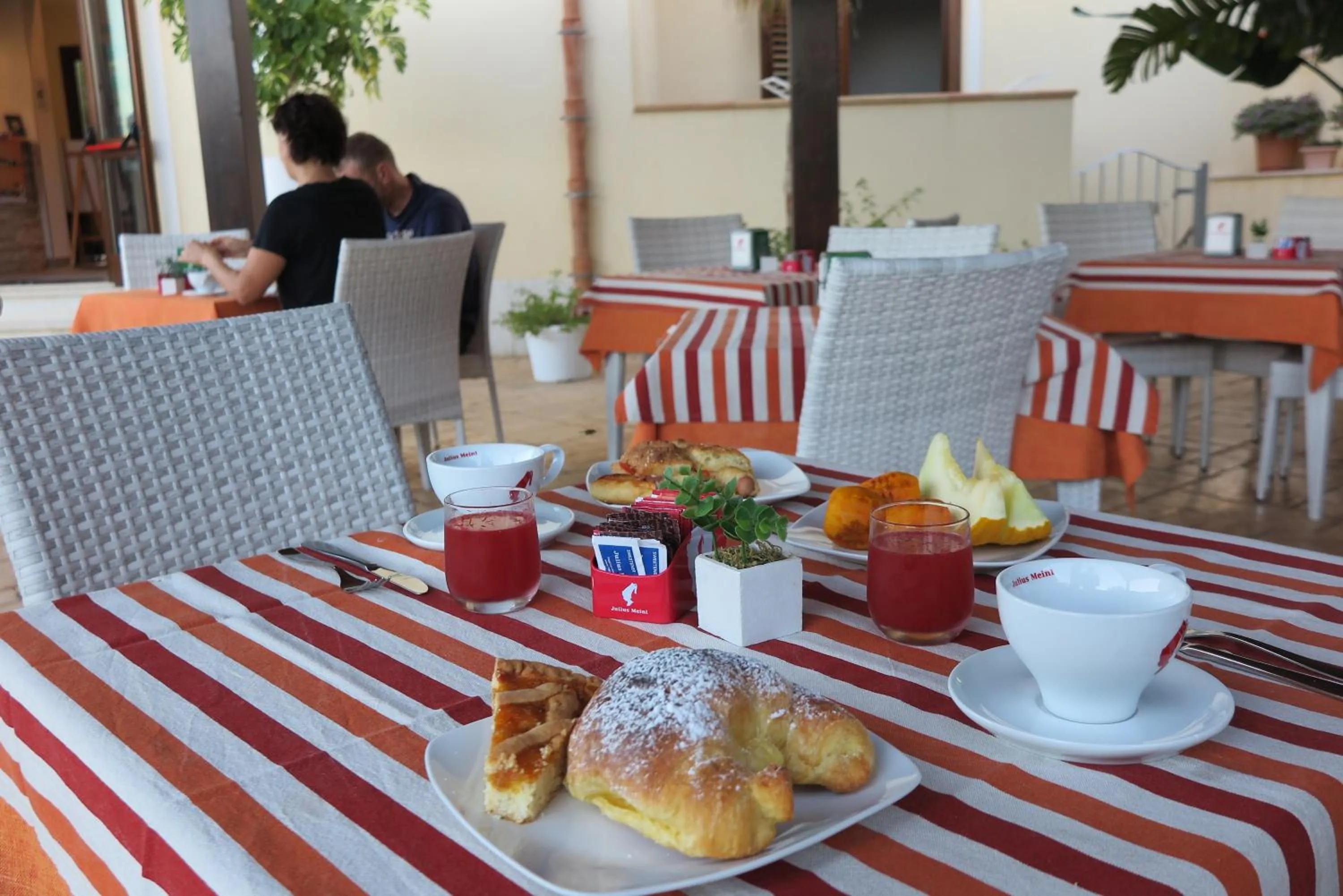 Buffet breakfast in Trigrana Vacanze Hotel