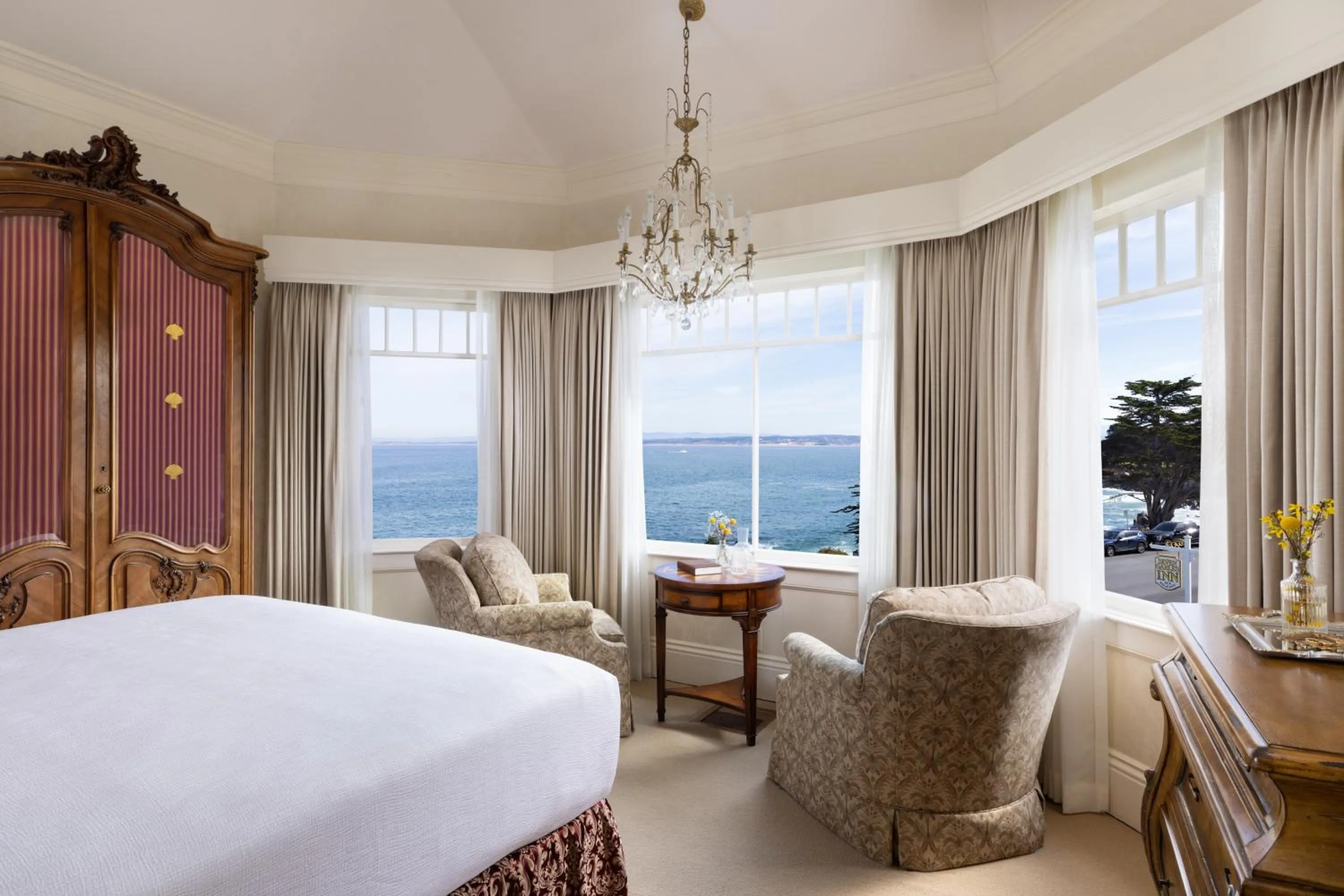 Bed in Seven Gables Inn on Monterey Bay, A Kirkwood Collection Hotel