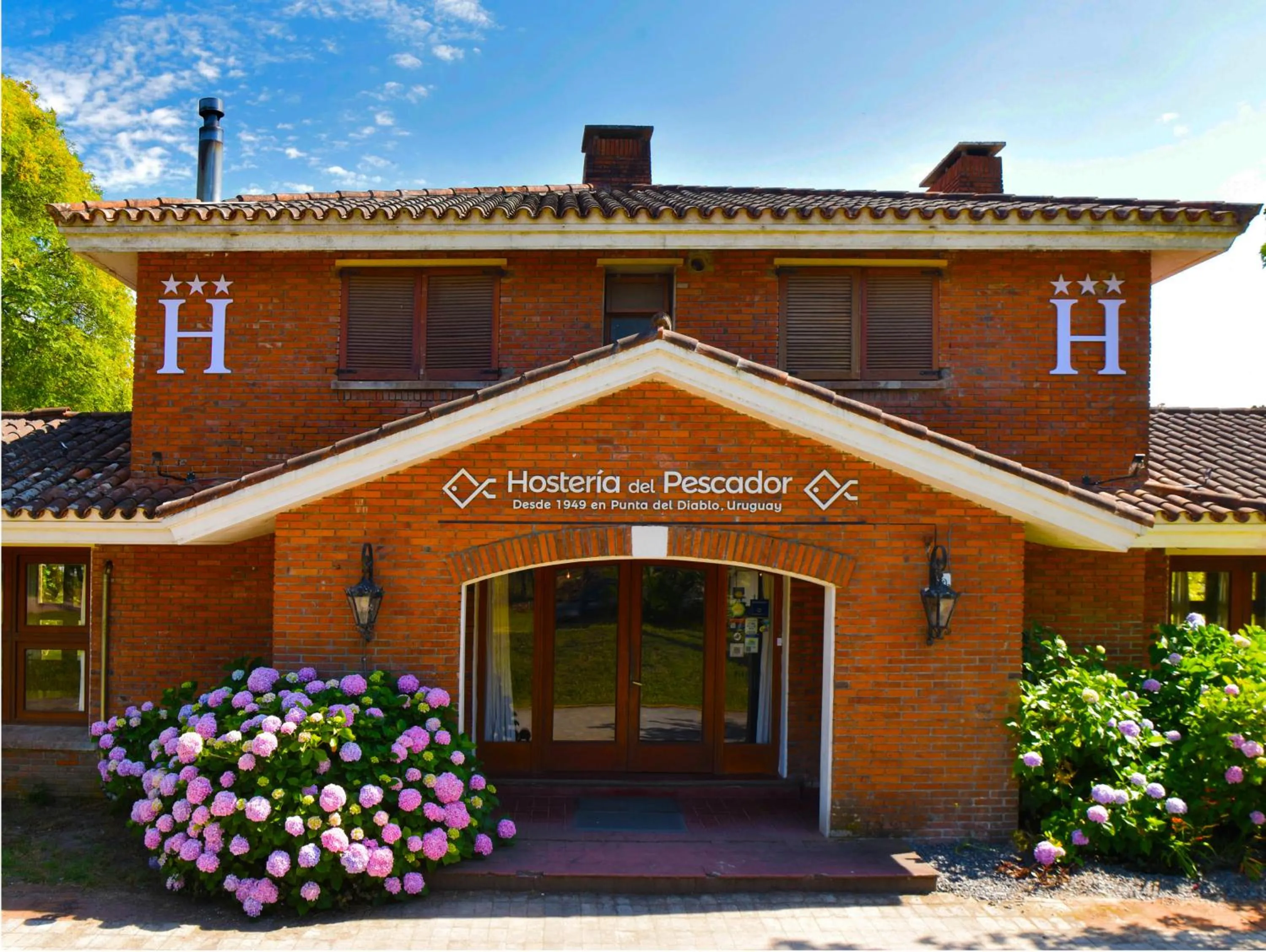 Property building in Hosteria Del Pescador