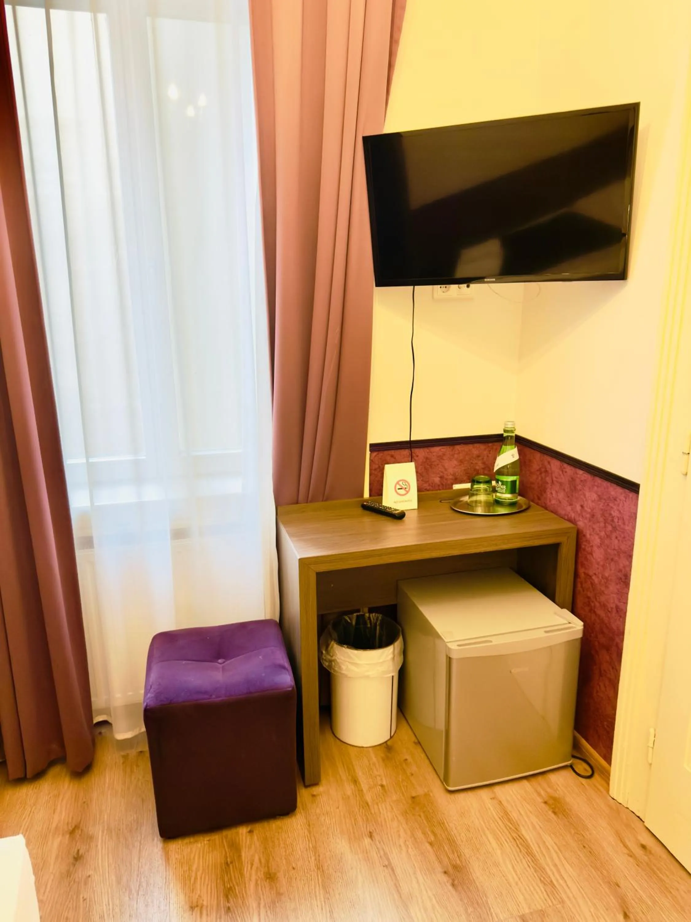 TV and multimedia in Hotel Pension Baron am Schottentor