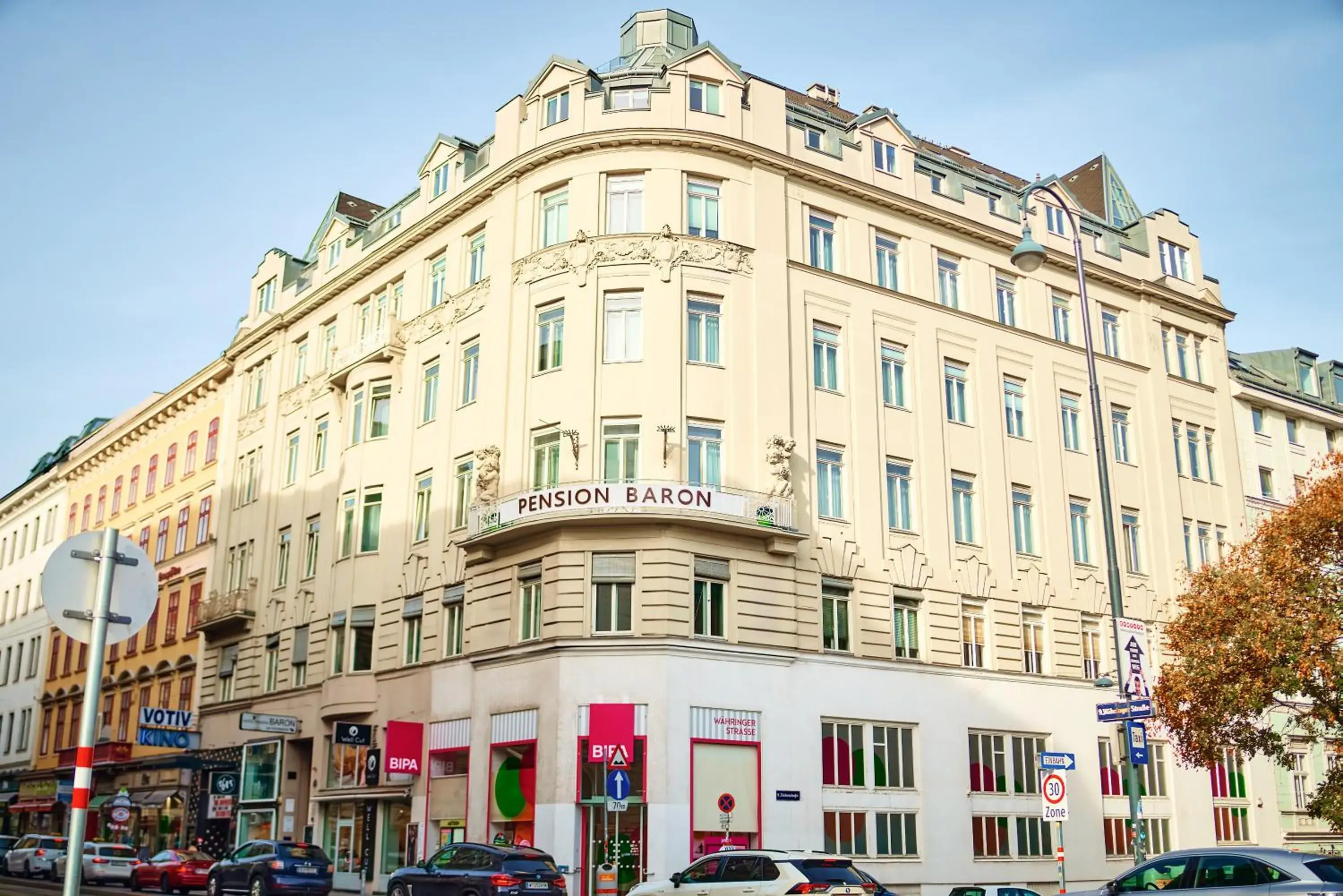 Property building in Hotel Pension Baron am Schottentor Property building in Hotel Pension Baron am Schottentor