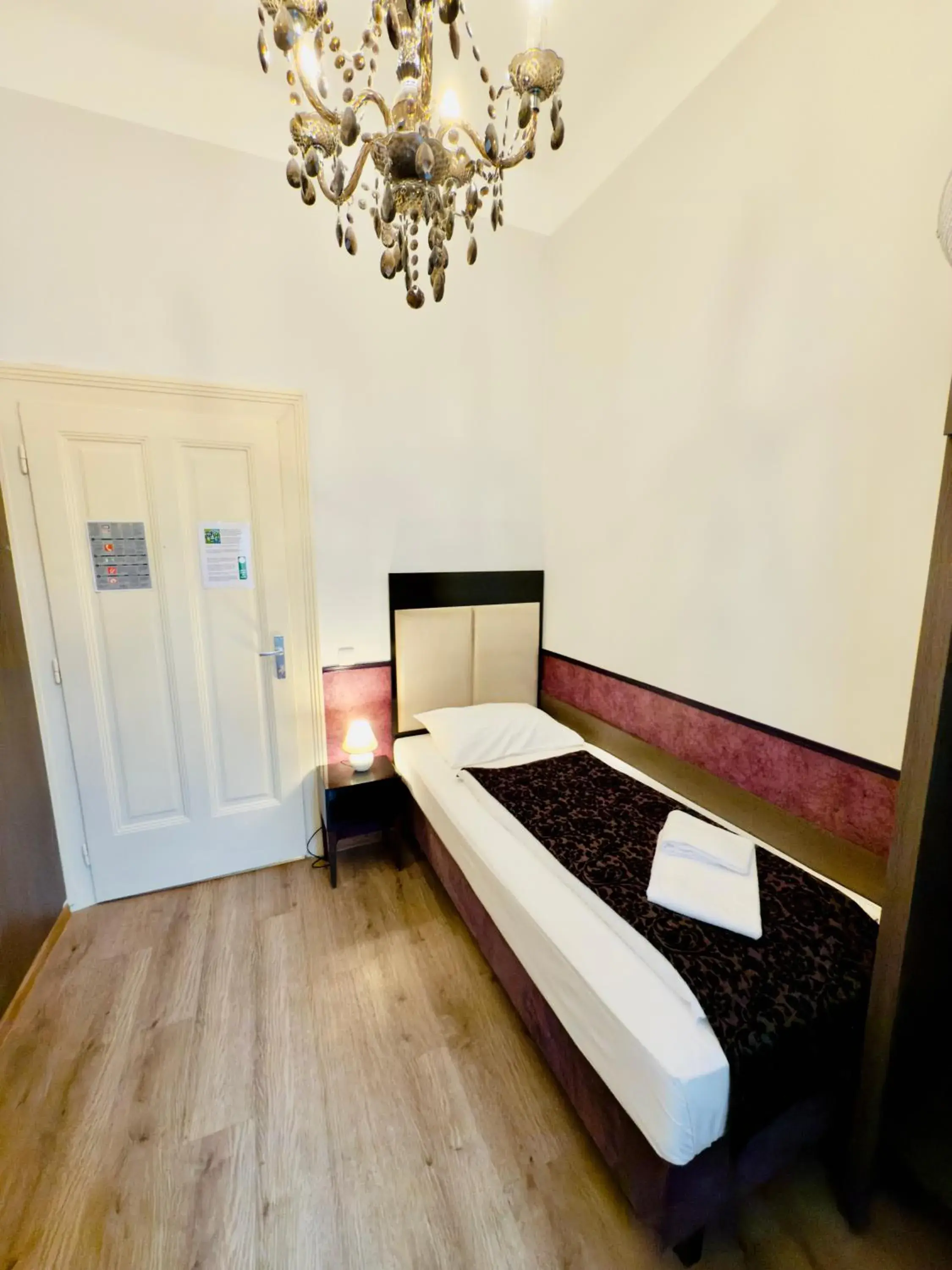 Standard Single Room in Hotel Pension Baron am Schottentor Standard Single Room in Hotel Pension Baron am Schottentor