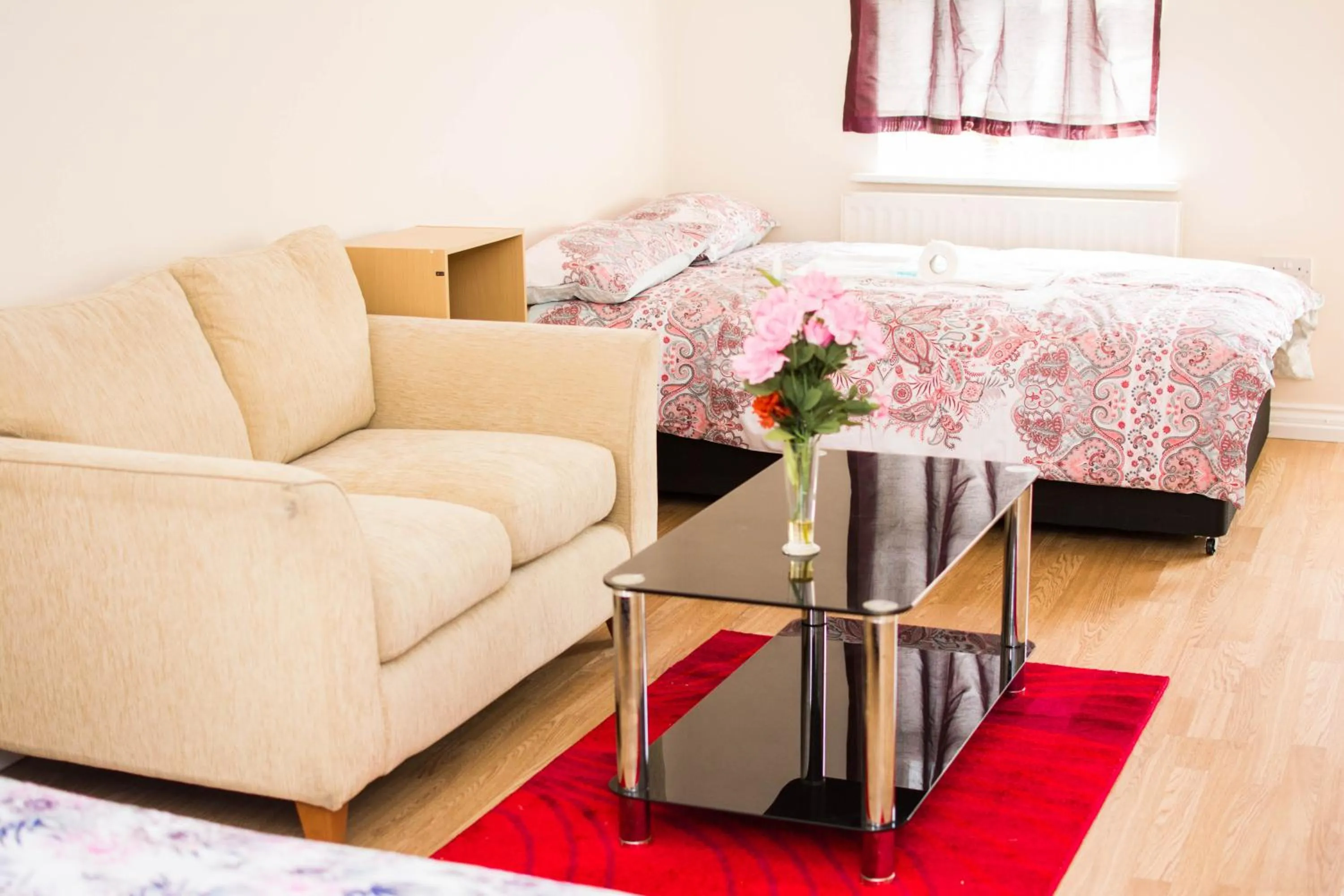 Bed in QUEEN GUEST HOUSE