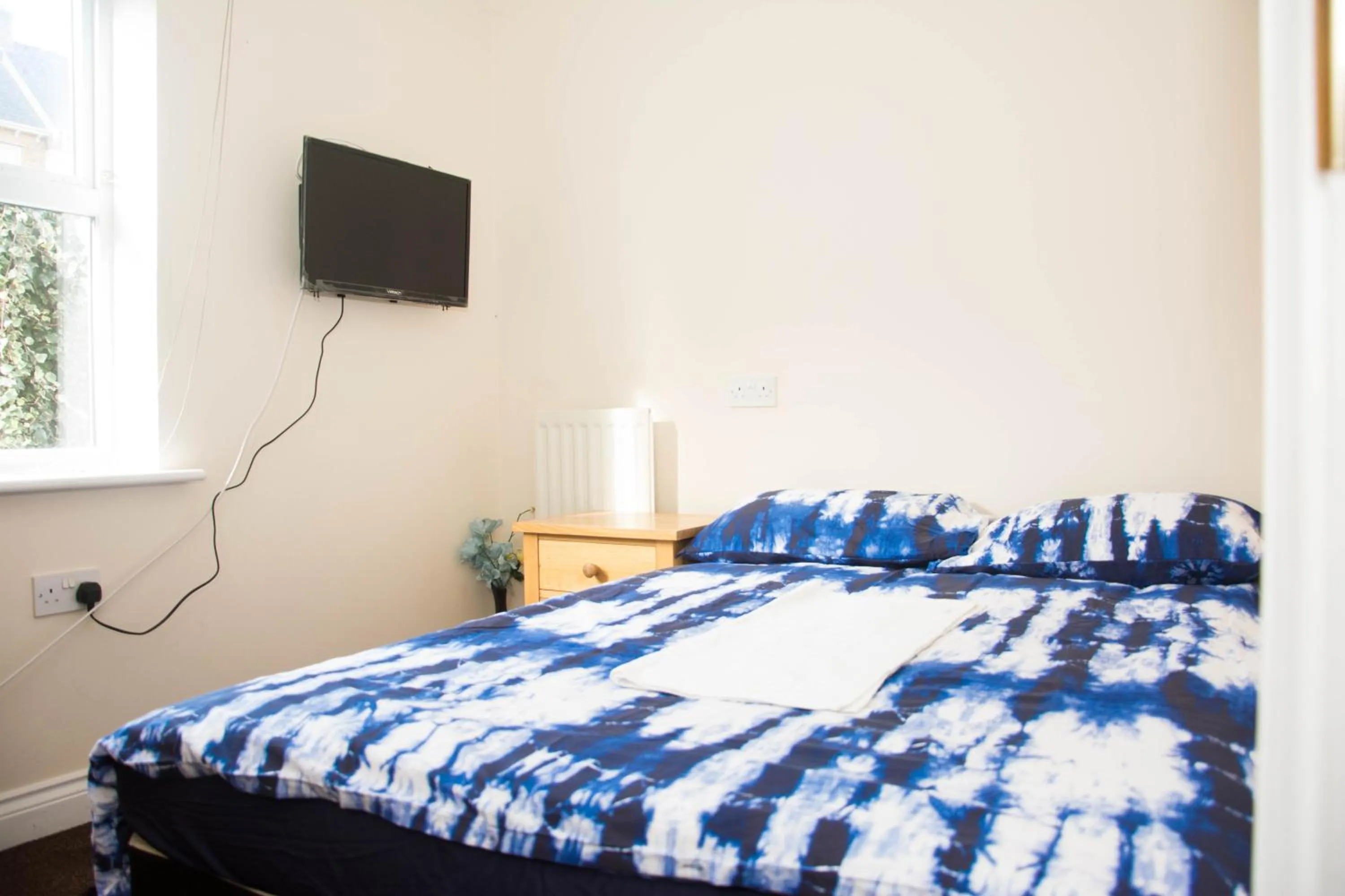 Bed in QUEEN GUEST HOUSE