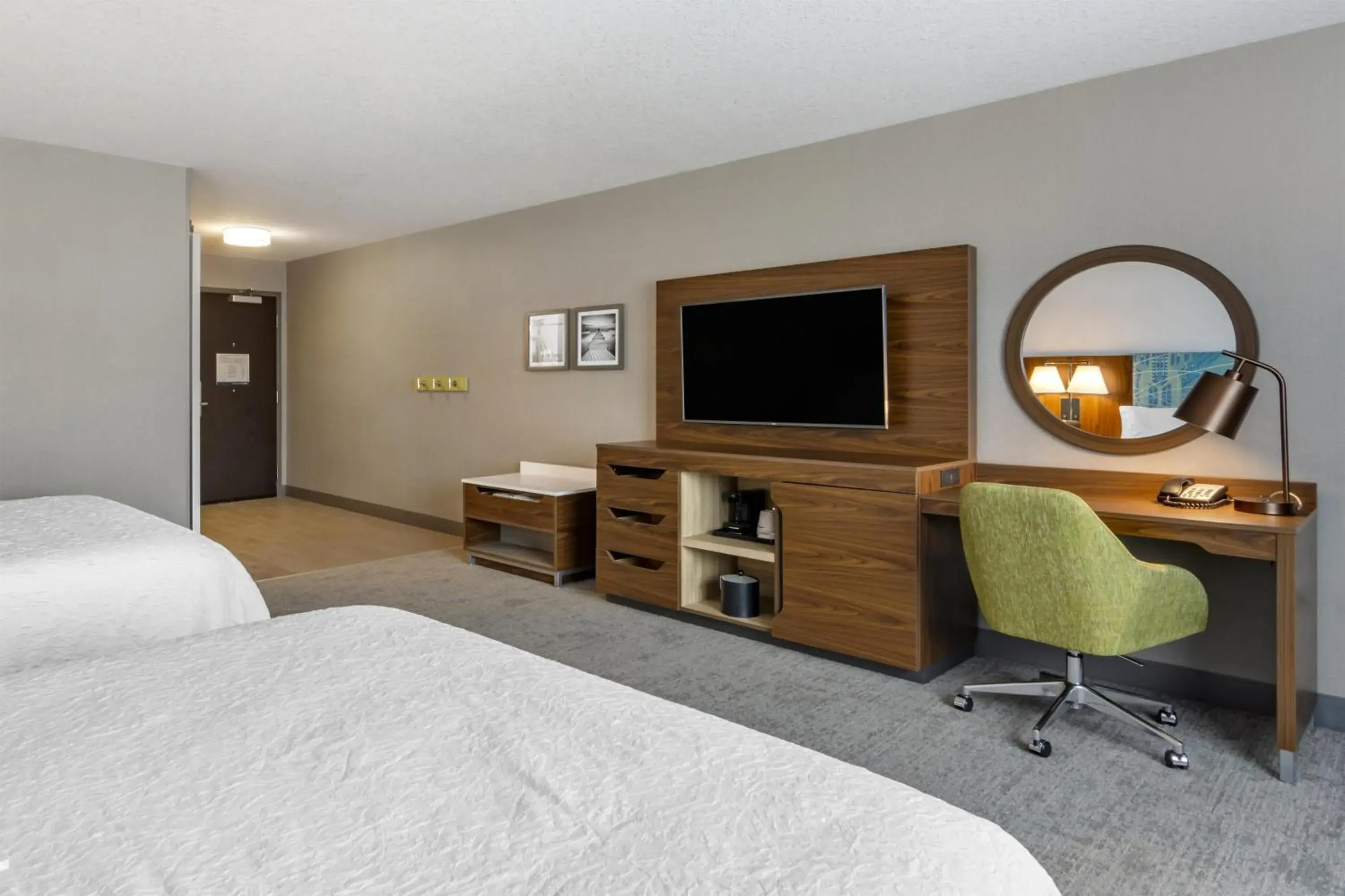 Bed in Hampton Inn & Suites Edmonton/West Bed in Hampton Inn & Suites Edmonton/West