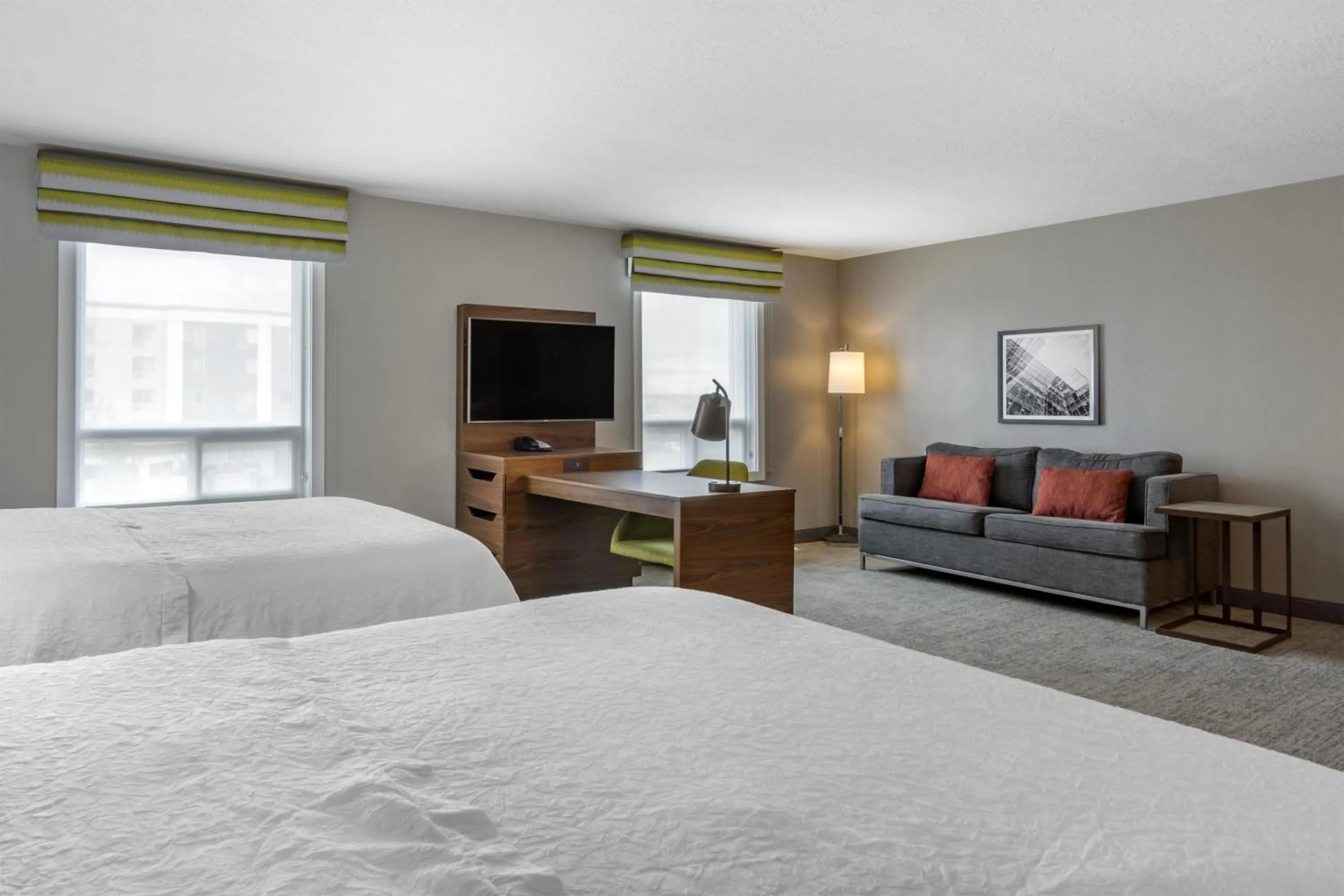 Bed in Hampton Inn & Suites Edmonton/West
