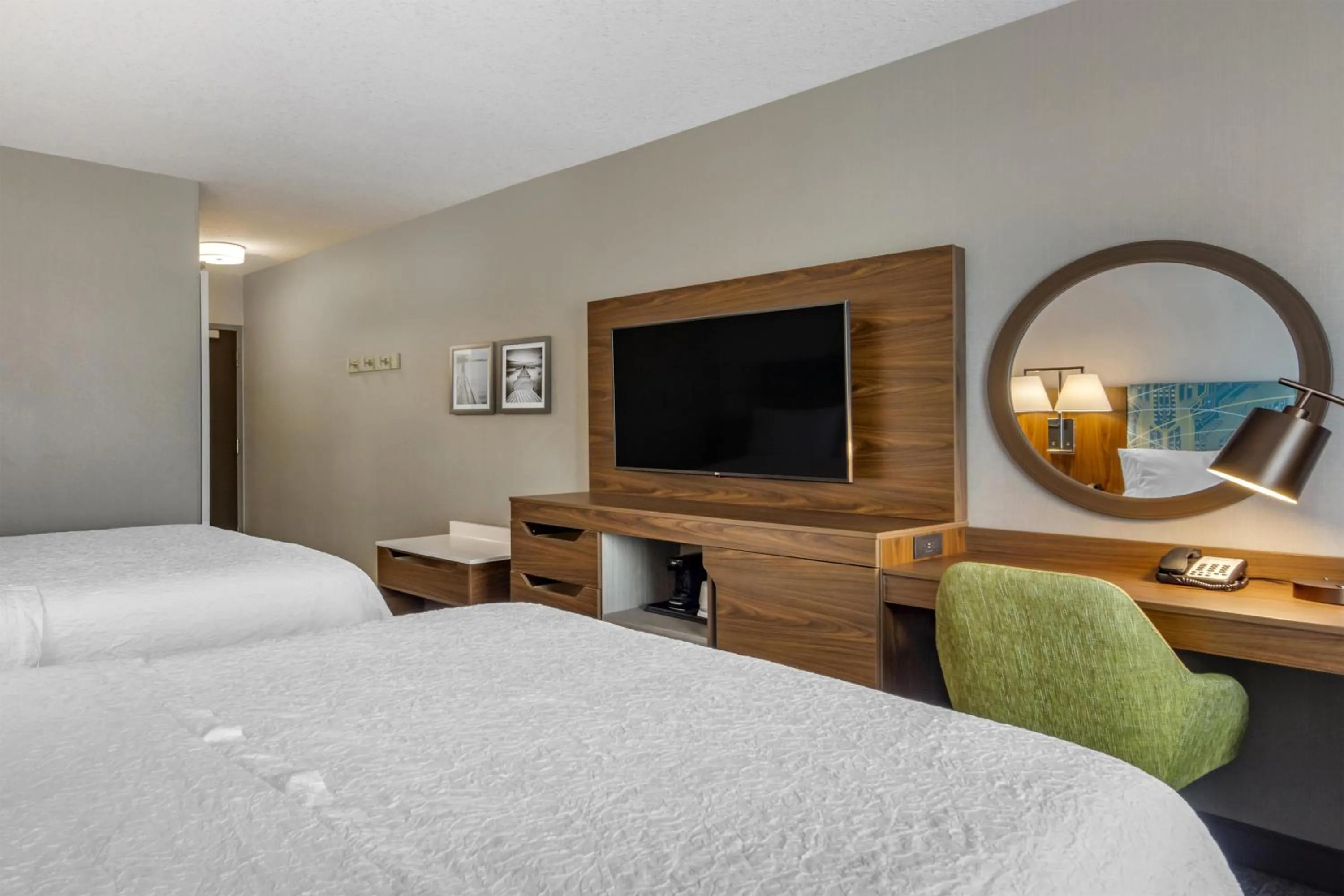 Bed in Hampton Inn & Suites Edmonton/West