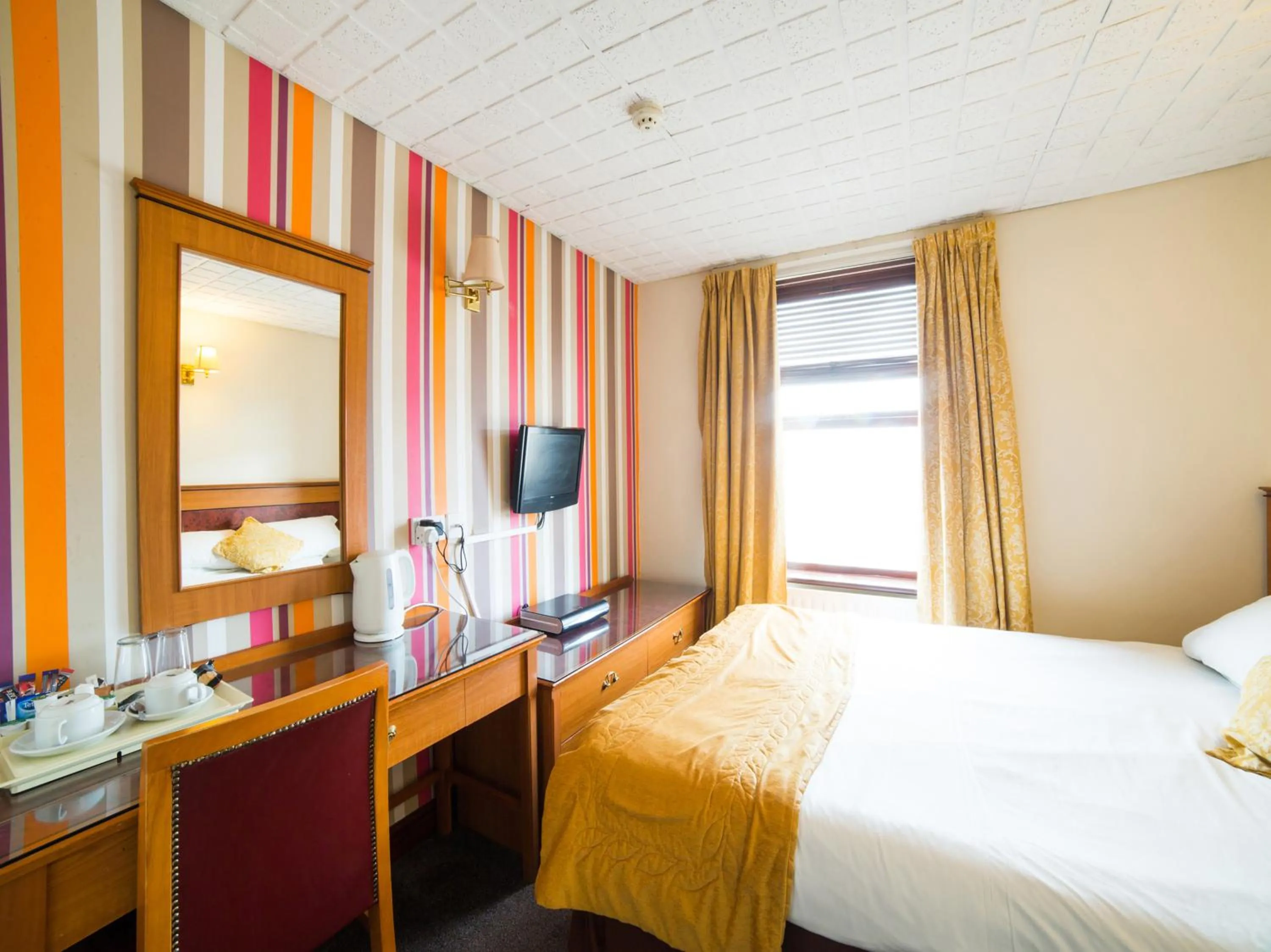 Bed in The Whistle and Flute