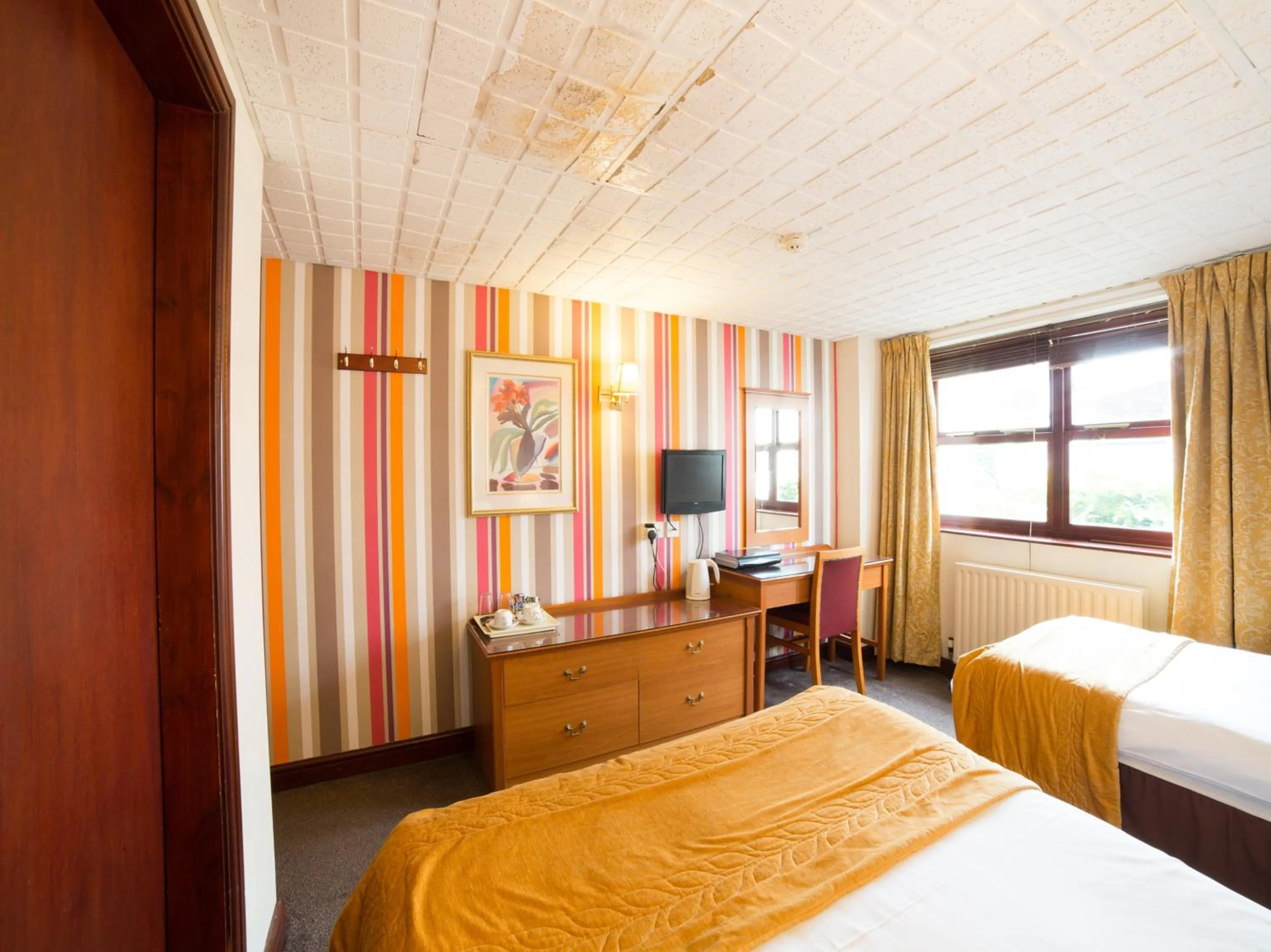 Bed in The Whistle and Flute