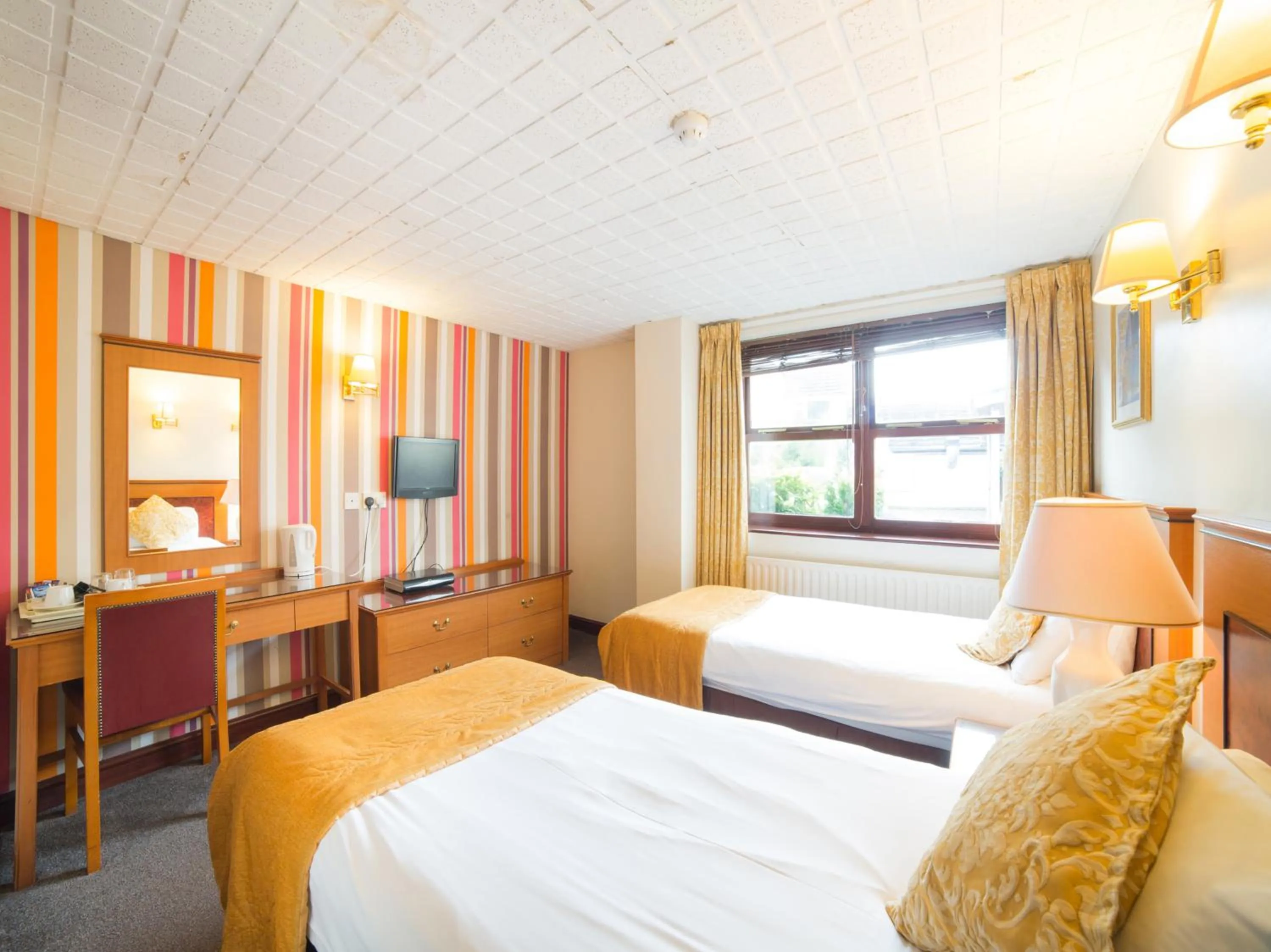 Bed in The Whistle and Flute