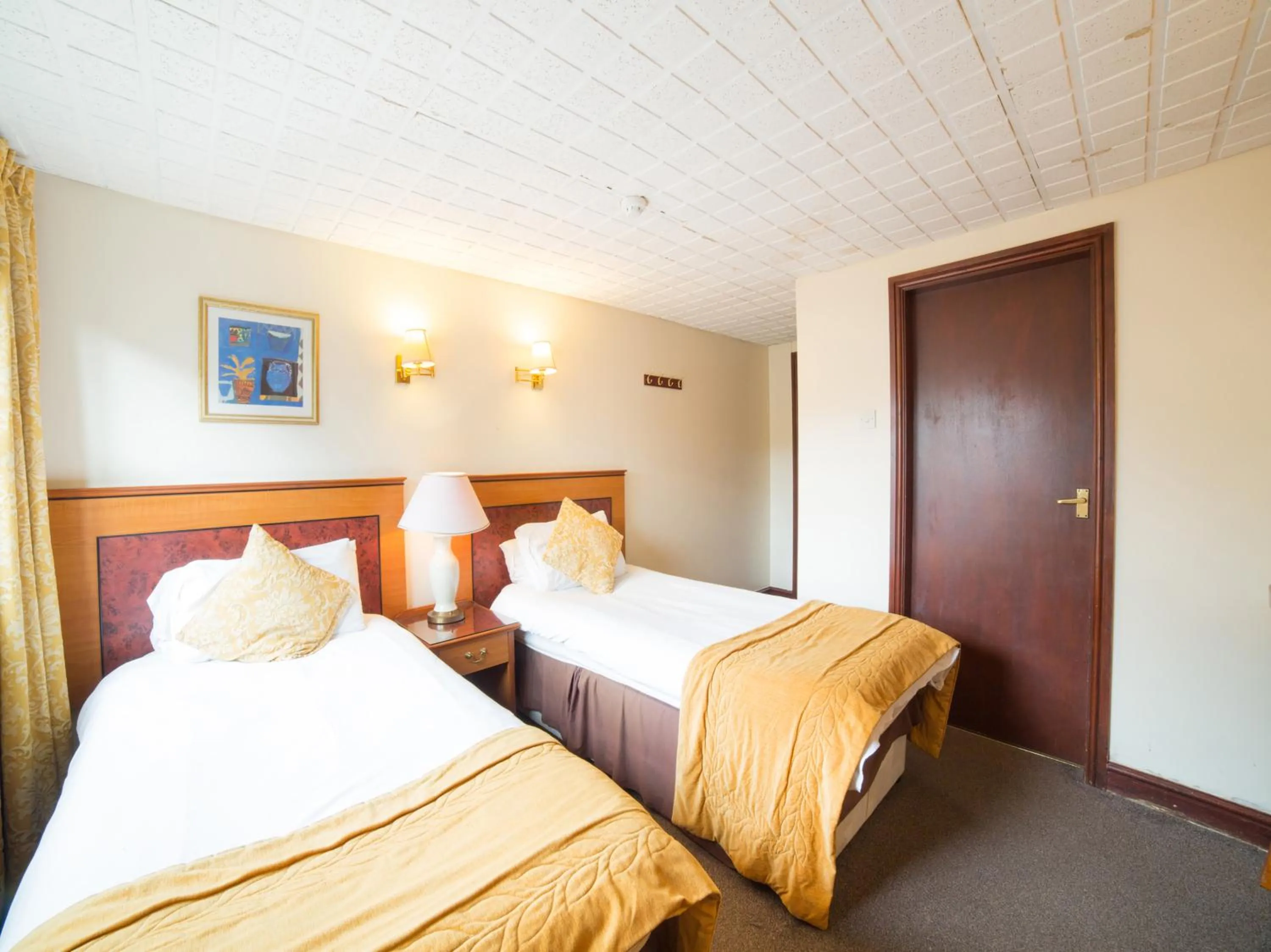 Bed in The Whistle and Flute