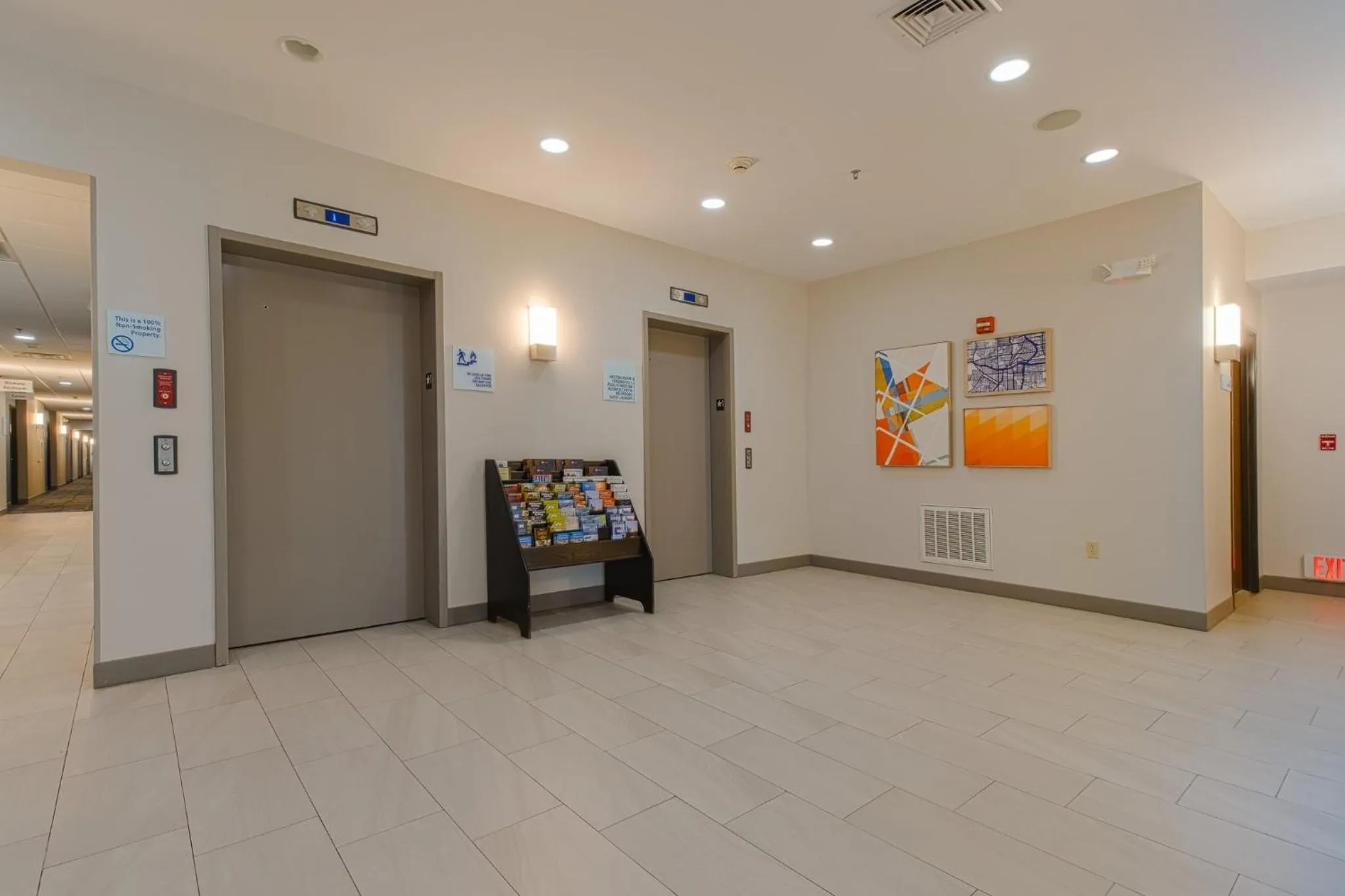 Lobby or reception in Holiday Inn Express Hartford-Newington by IHG