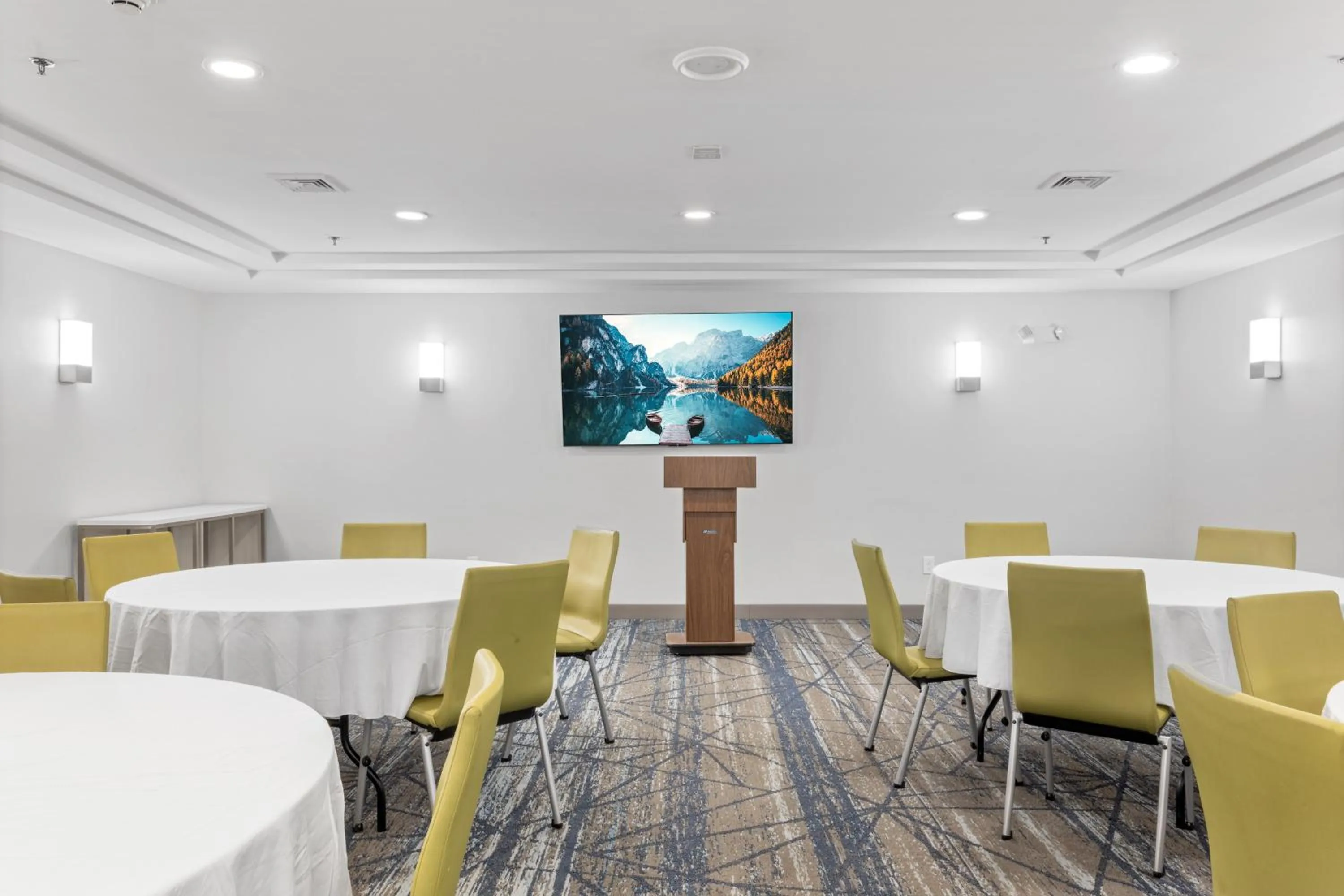 Meeting/conference room in Holiday Inn Express Hartford-Newington by IHG