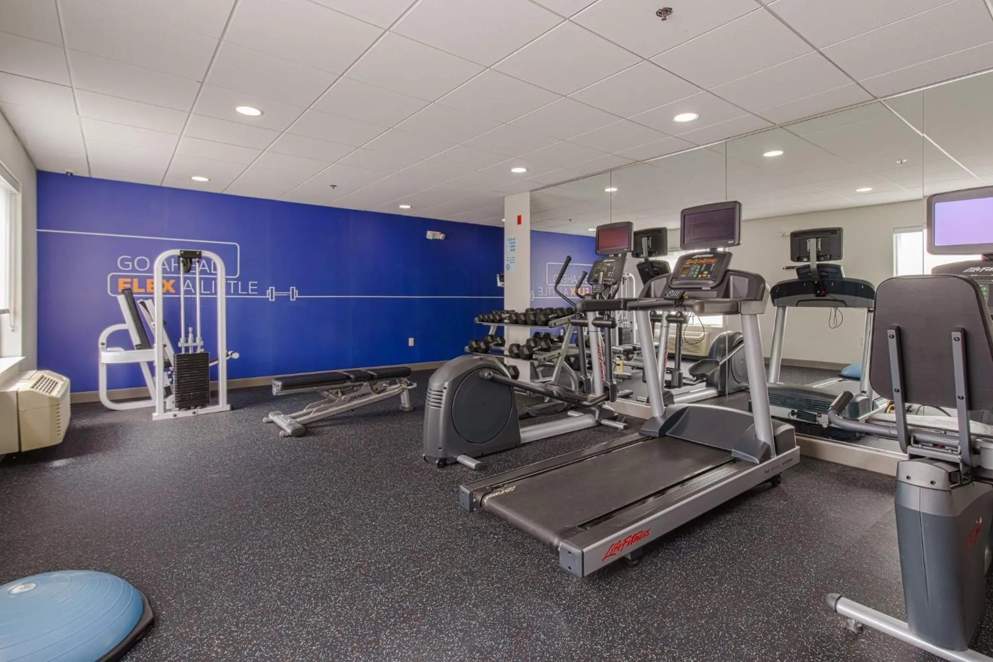 Fitness centre/facilities in Holiday Inn Express Hartford-Newington by IHG