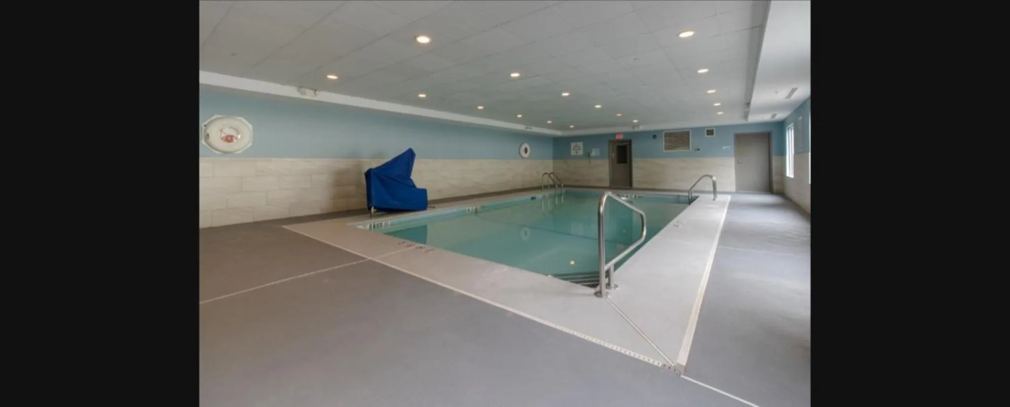 Swimming pool in Holiday Inn Express Hartford-Newington by IHG