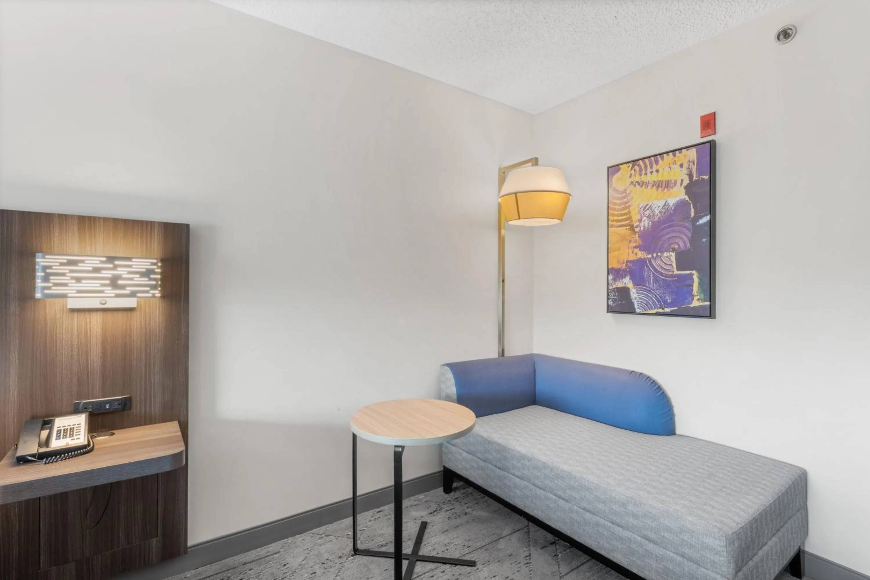 Bedroom in Holiday Inn Express Hartford-Newington by IHG