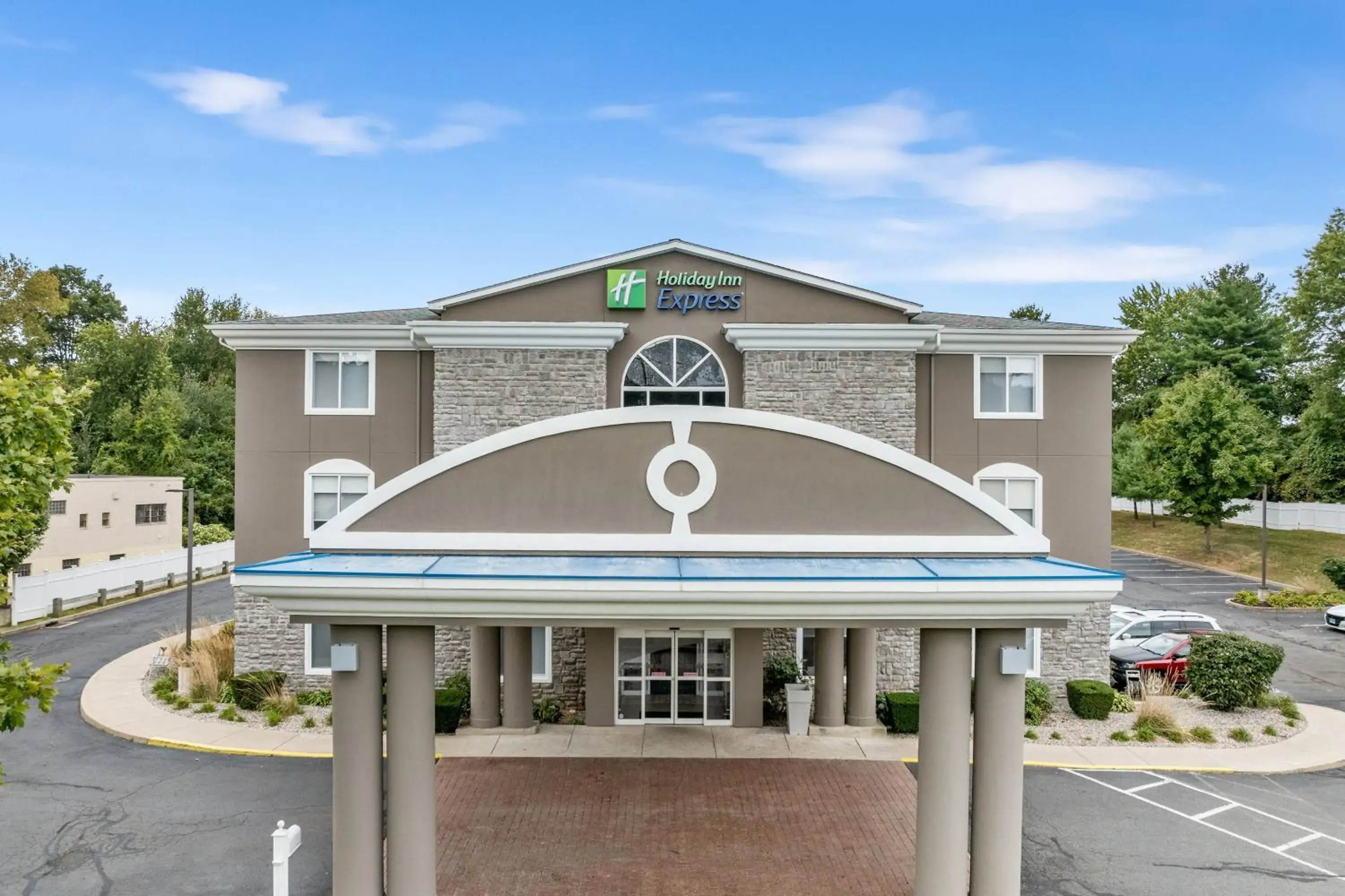 Property building in Holiday Inn Express Hartford-Newington by IHG Property building in Holiday Inn Express Hartford-Newington by IHG