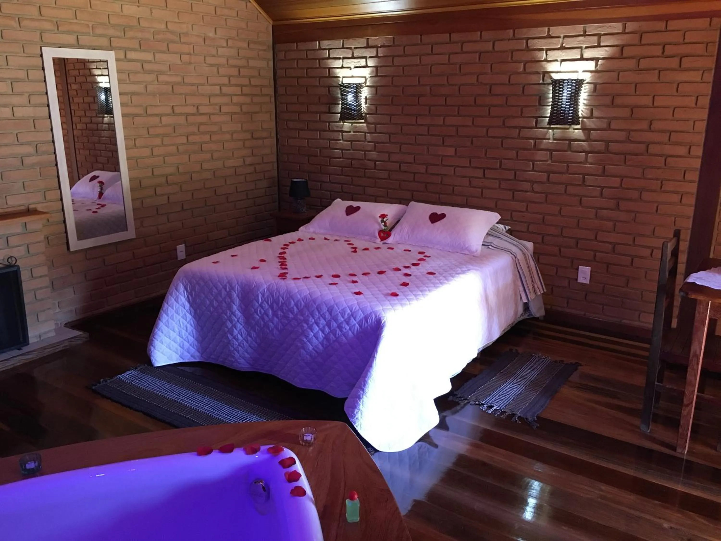 Hot Tub, Bed in Pousada Vista Bonita