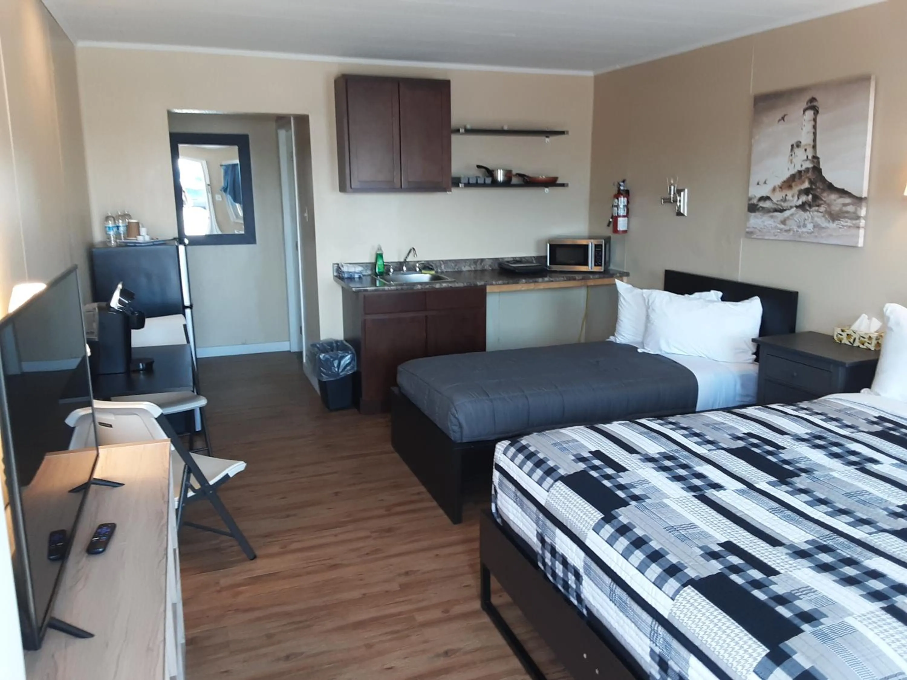 Bed in Berry's Motel