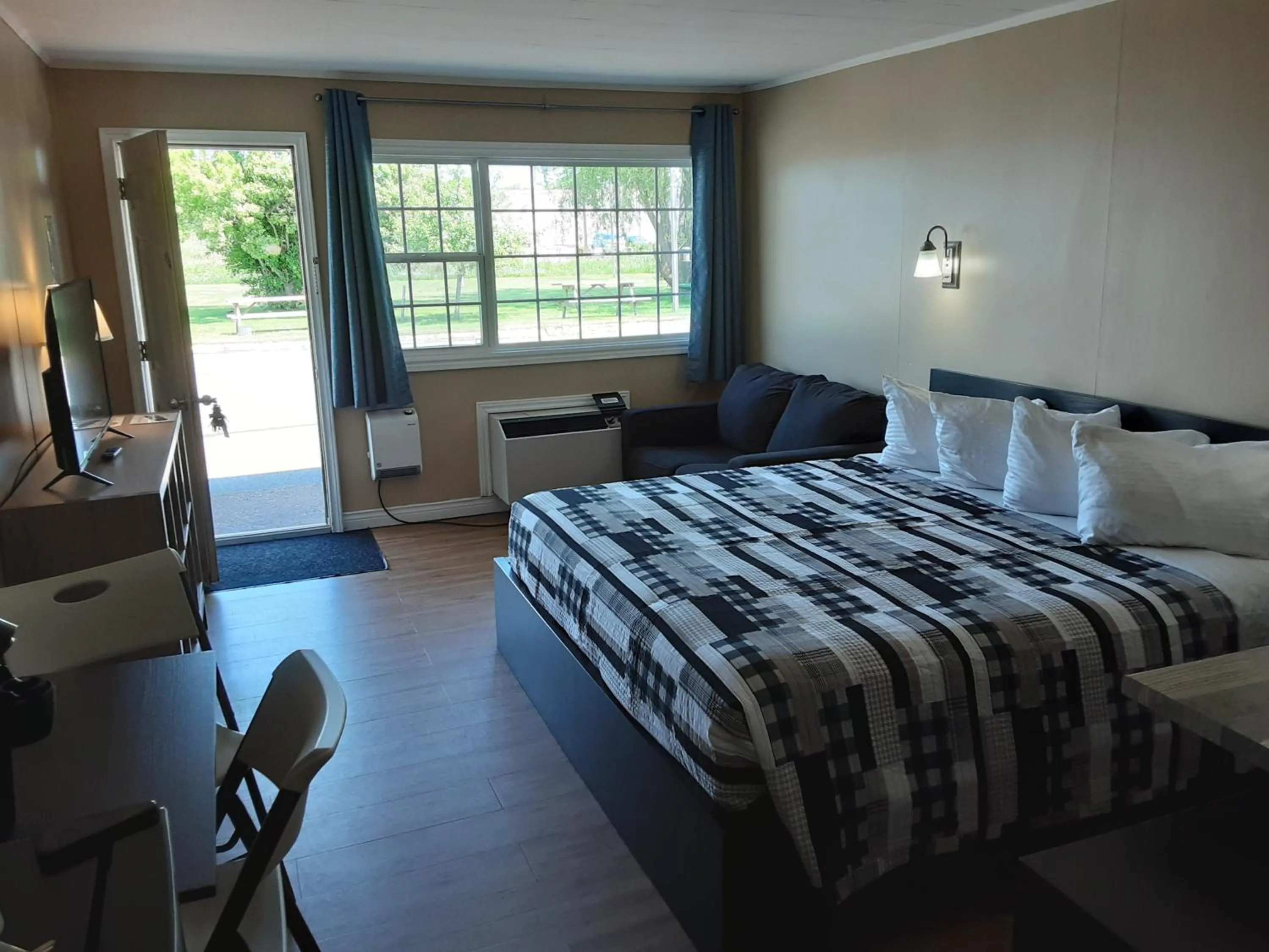 Bed in Berry's Motel
