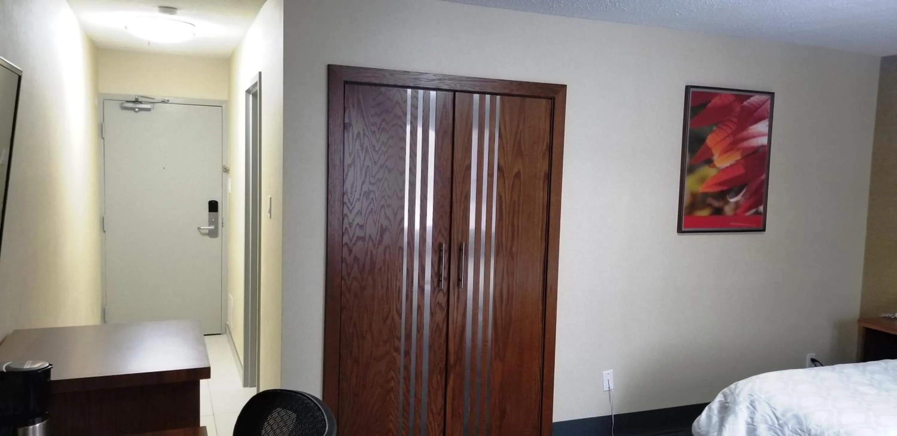 Bed in Baymont by Wyndham Montreal Airport