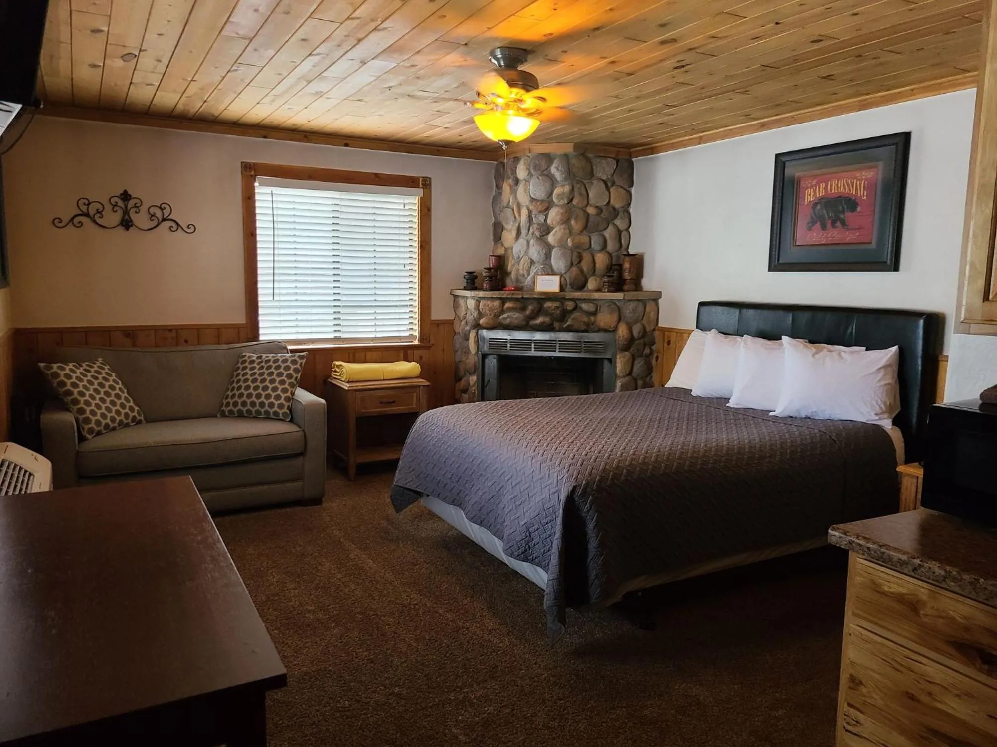 Bed in Lumbermen's Village
