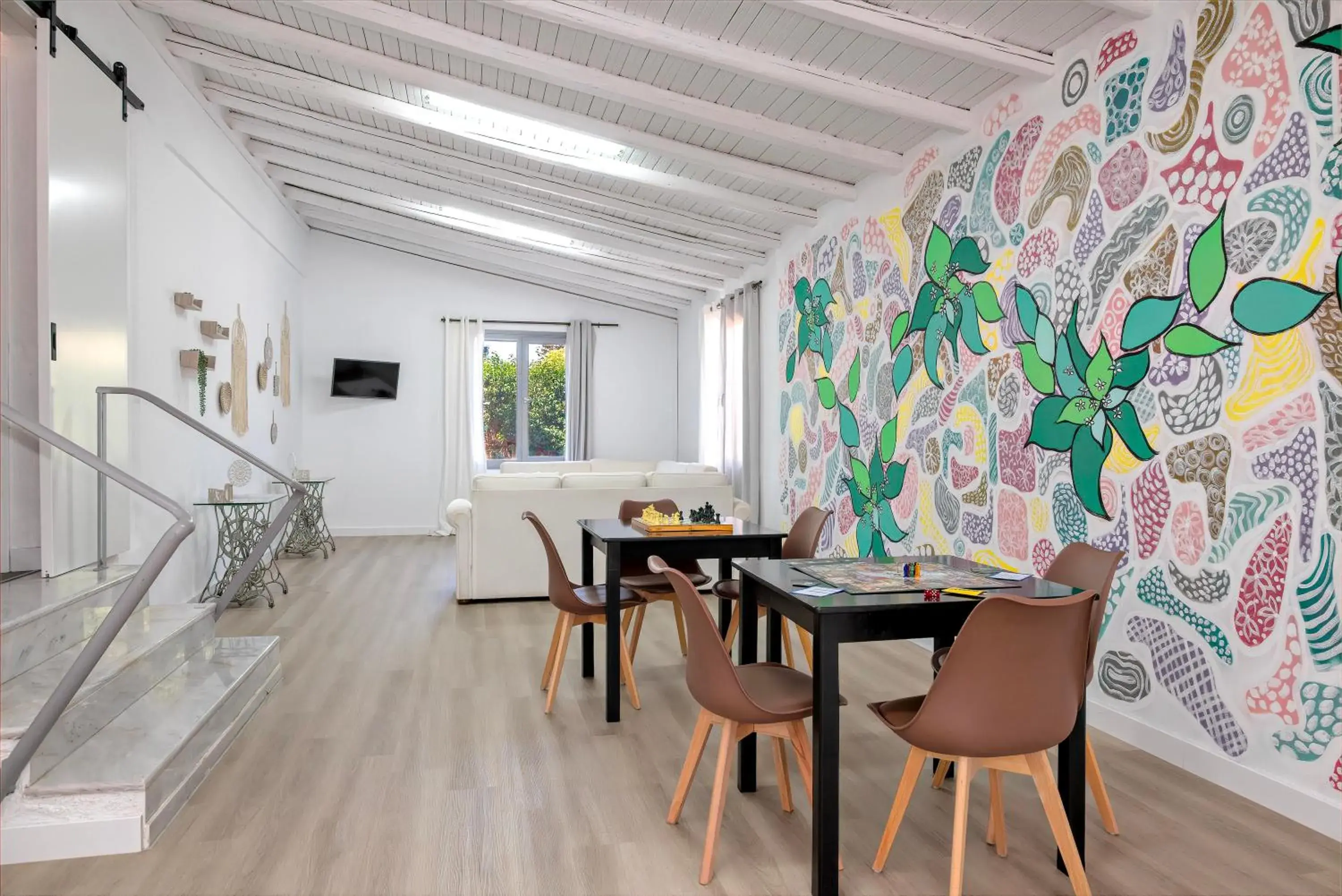 TV and multimedia in The Grove Seaside Hotel TV and multimedia in The Grove Seaside Hotel