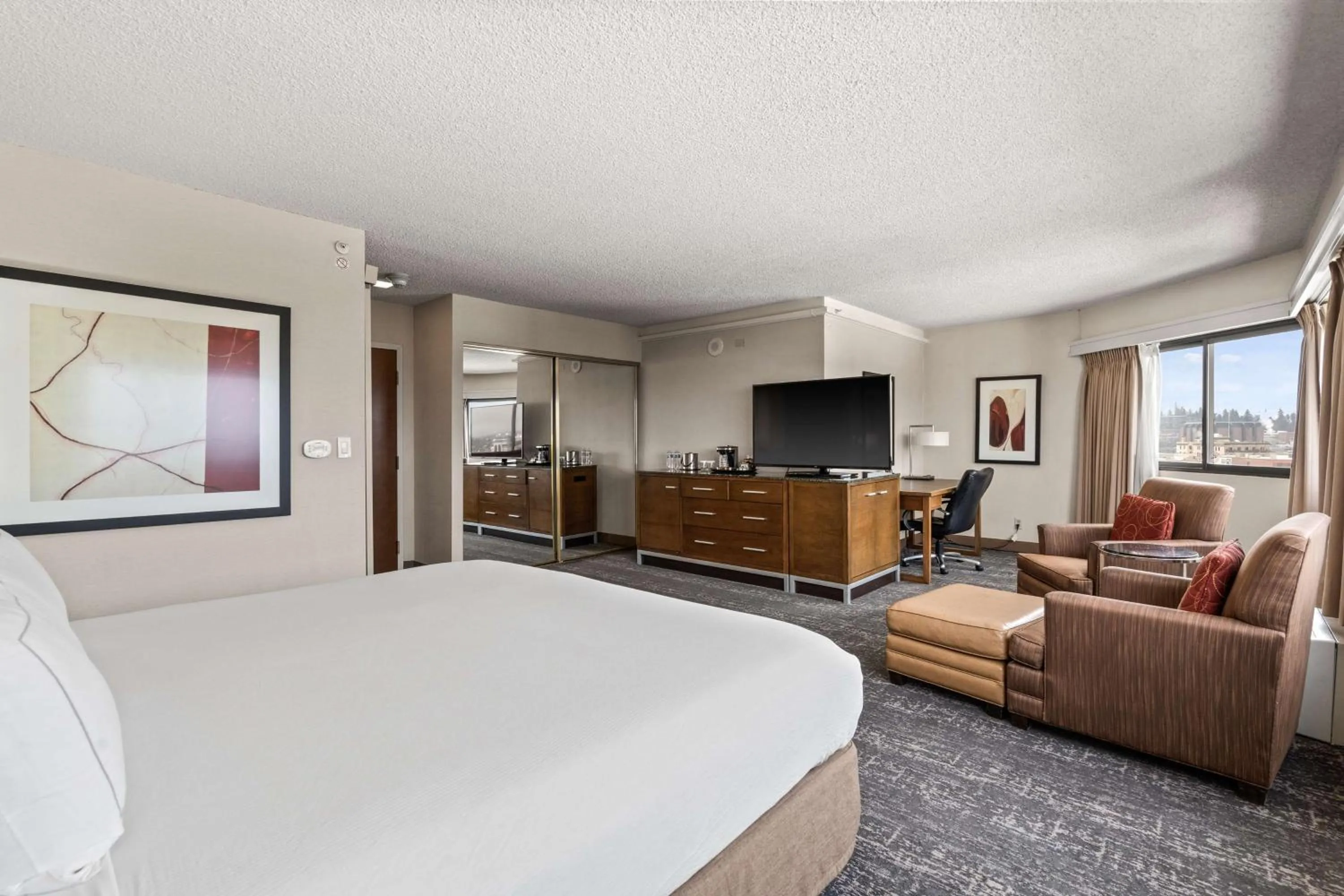 Bedroom, Bed in DoubleTree by Hilton Spokane City Center