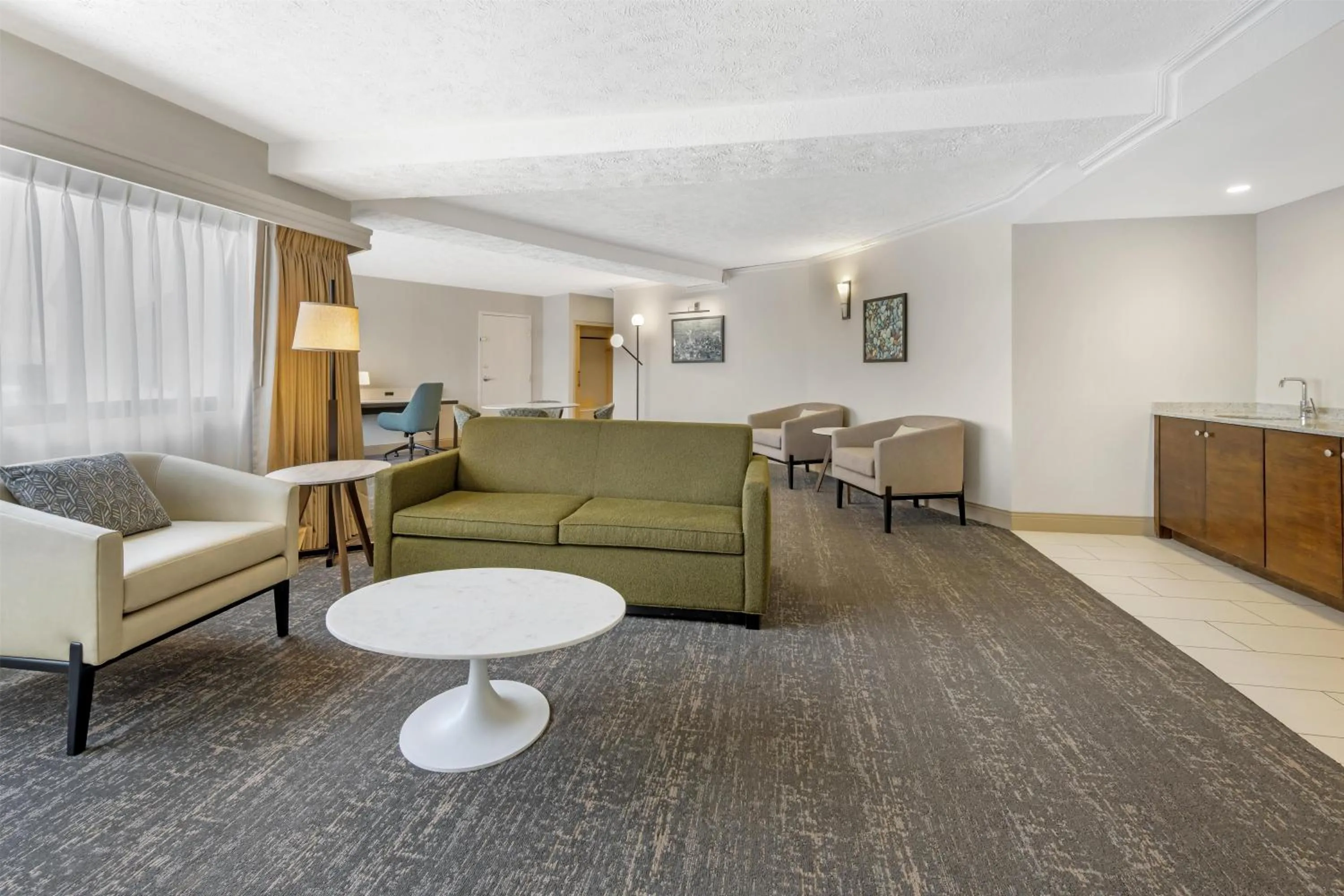 Living room in DoubleTree by Hilton Spokane City Center
