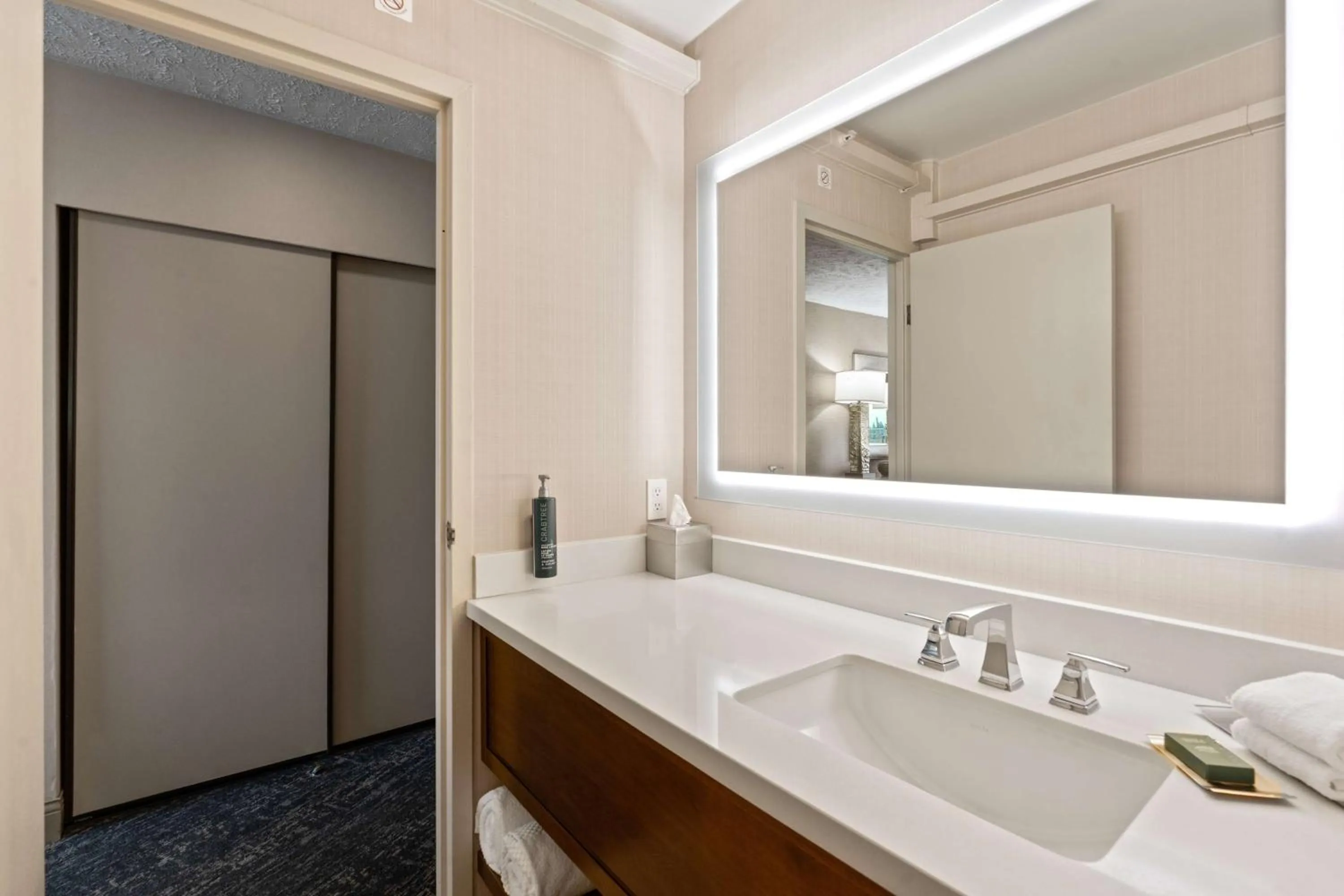 Photo of the whole room in DoubleTree by Hilton Spokane City Center